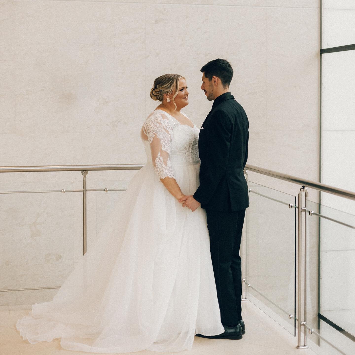 Getting married in a museum? Um YES! Congratulations to Miriam + Michael 🤍