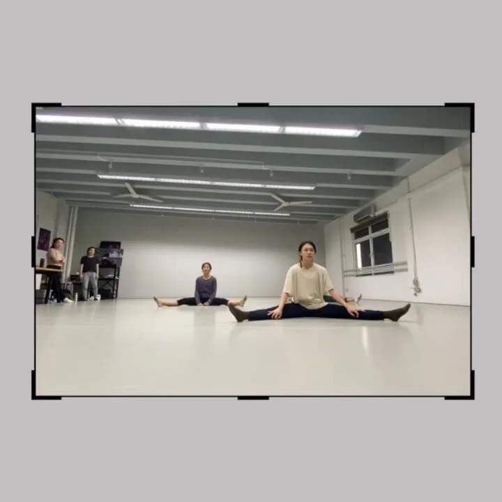 𝘏𝘦𝘳𝘦'𝘴 𝘺𝘰𝘶𝘳 𝘱𝘦𝘳𝘧𝘦𝘤𝘵  way to spend your free time. Come relax 😌, and dance your heart out with our Decastudio dancers in @joanne.sys classes.

👩🏻&zwj;🏫 Contemporary Lyrical l by Joanne (@joanne.sys )
 | Saturday - 4.30pm
💃Corrine,