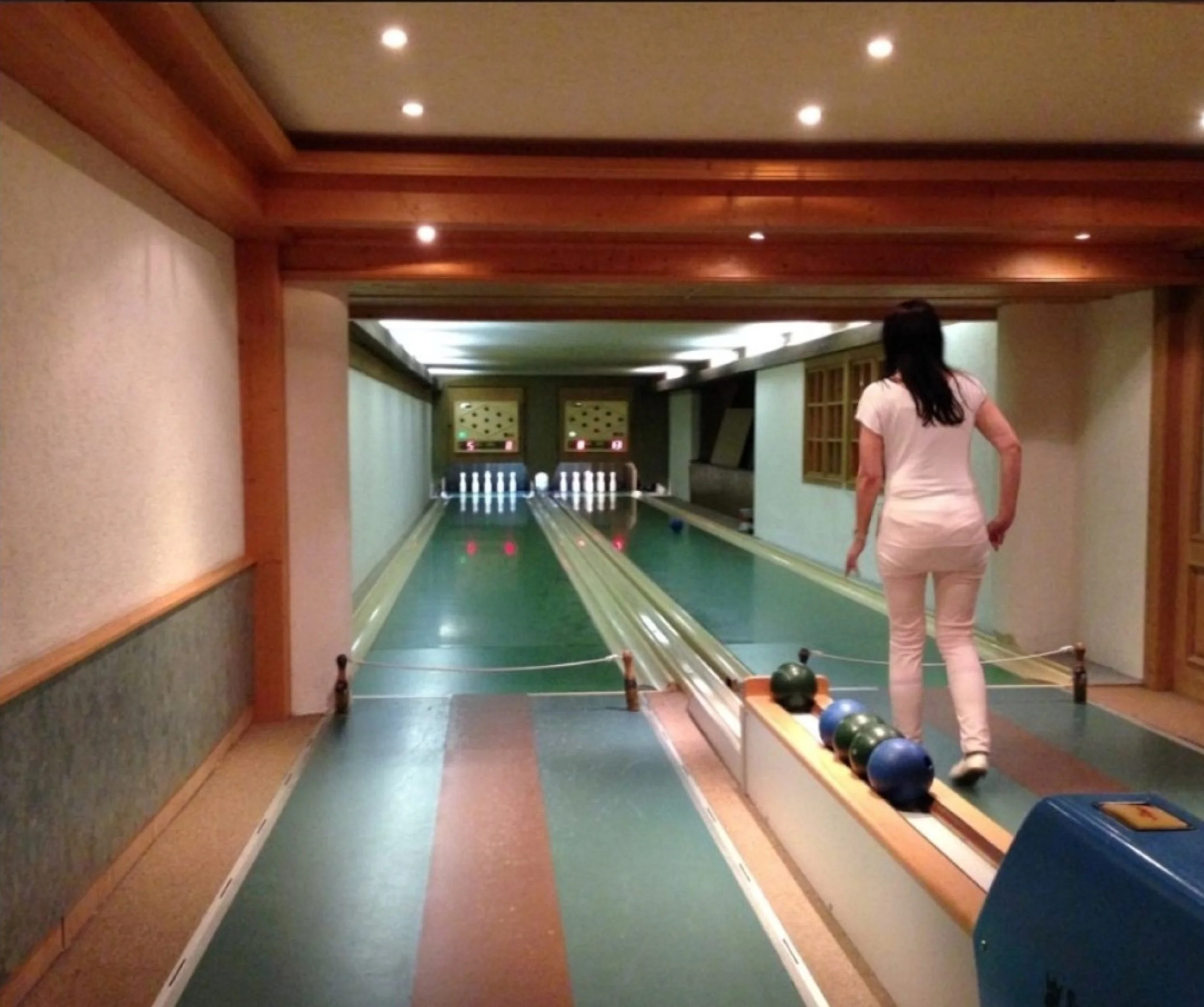 bowling 01a.jpg