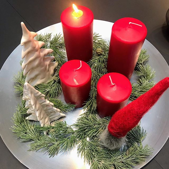 Det ble b&aring;de advent og jul hos oss idag 🤶🏻🎅🏻🎄 #advent #jul #julehygge #julp&aring;jobben
