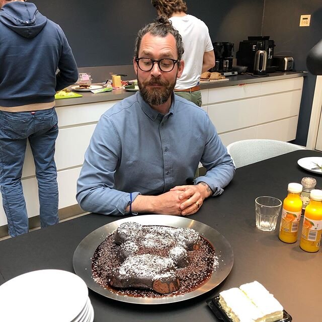 Gratulerer m dagen til v&aring;r nye kollega Kjetil p&aring; Objekt 🎂🎈🎈@objekt #bursdag #40&aring;r