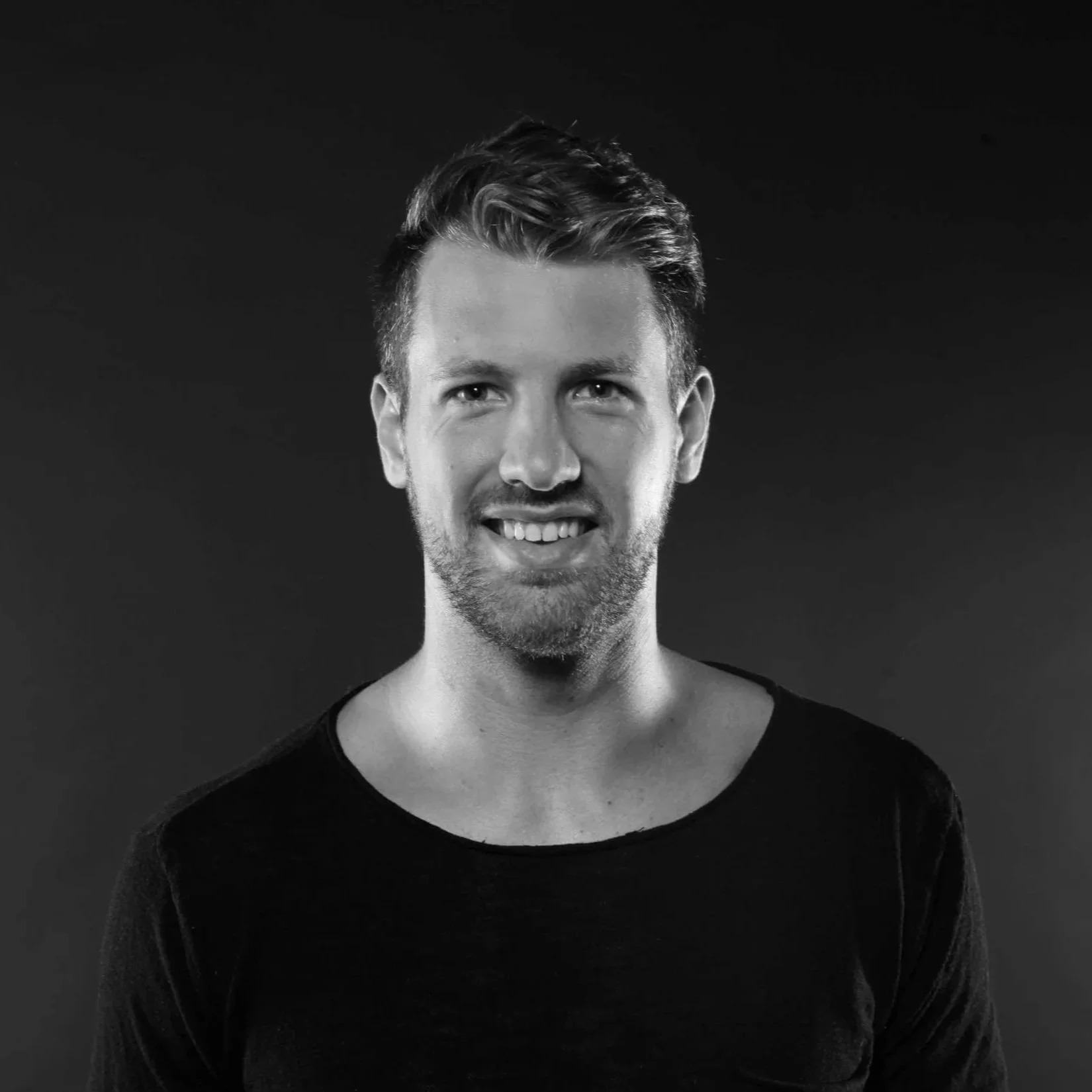 Professioneller Hochzeits DJ aus Münster mit Live Percussion für volle Tanzflächen