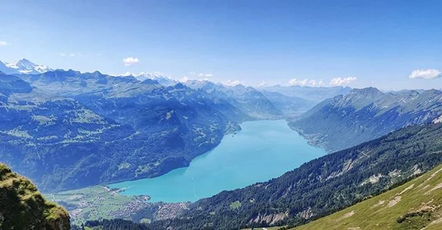 Soulful Sunday itinerary:
Climb the mountain - See the lake - Go down - Hardly manage to swim in the lake
.
.
.
.
T&uuml;ren (Start at lungern bahn) -&gt; Brienzer Rothorn (10km, 1015 m ⬆️, 275 m ⬇️, 35/100)
.
.
.
.
#alps #mountainpass #lakeswimming 