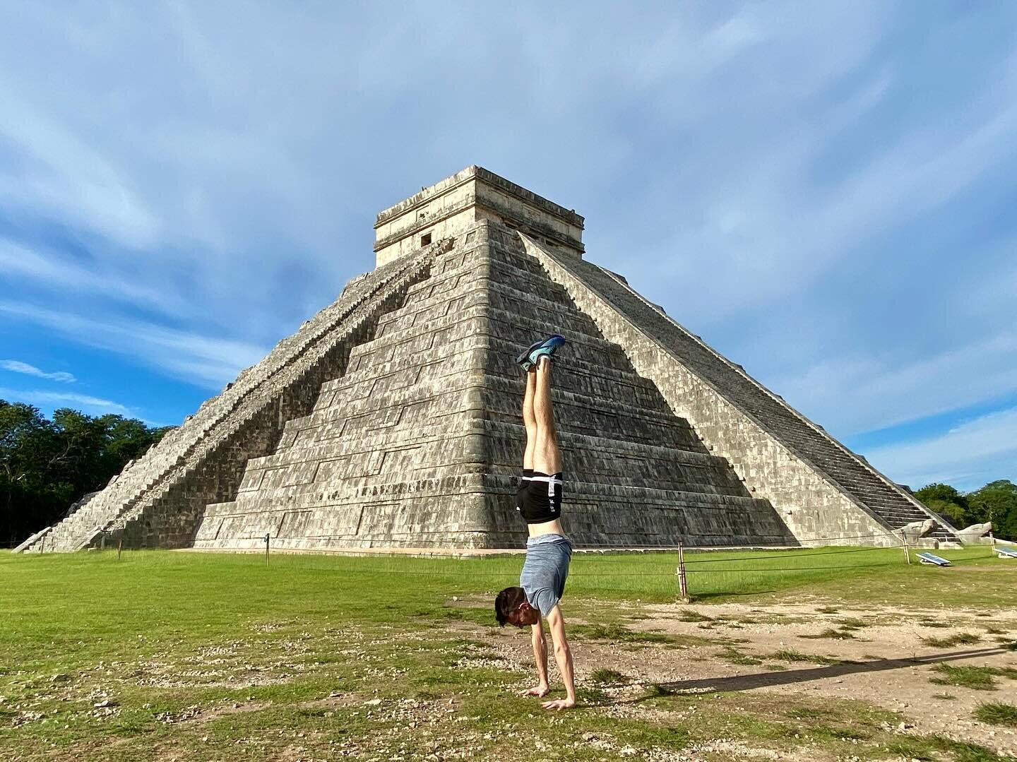 Que bello
.
.
.
#chichenitza #piramide #kinichkakmo #izamel #yucatan #yucat&aacute;n #m&eacute;rida #chich&eacute;nitz&aacute; #handstand #handstandpractice #handstandeveryday #yoga #yogamen #yogahandstand #yogaeverywhere #yogaoutside #mensyoga #yoga