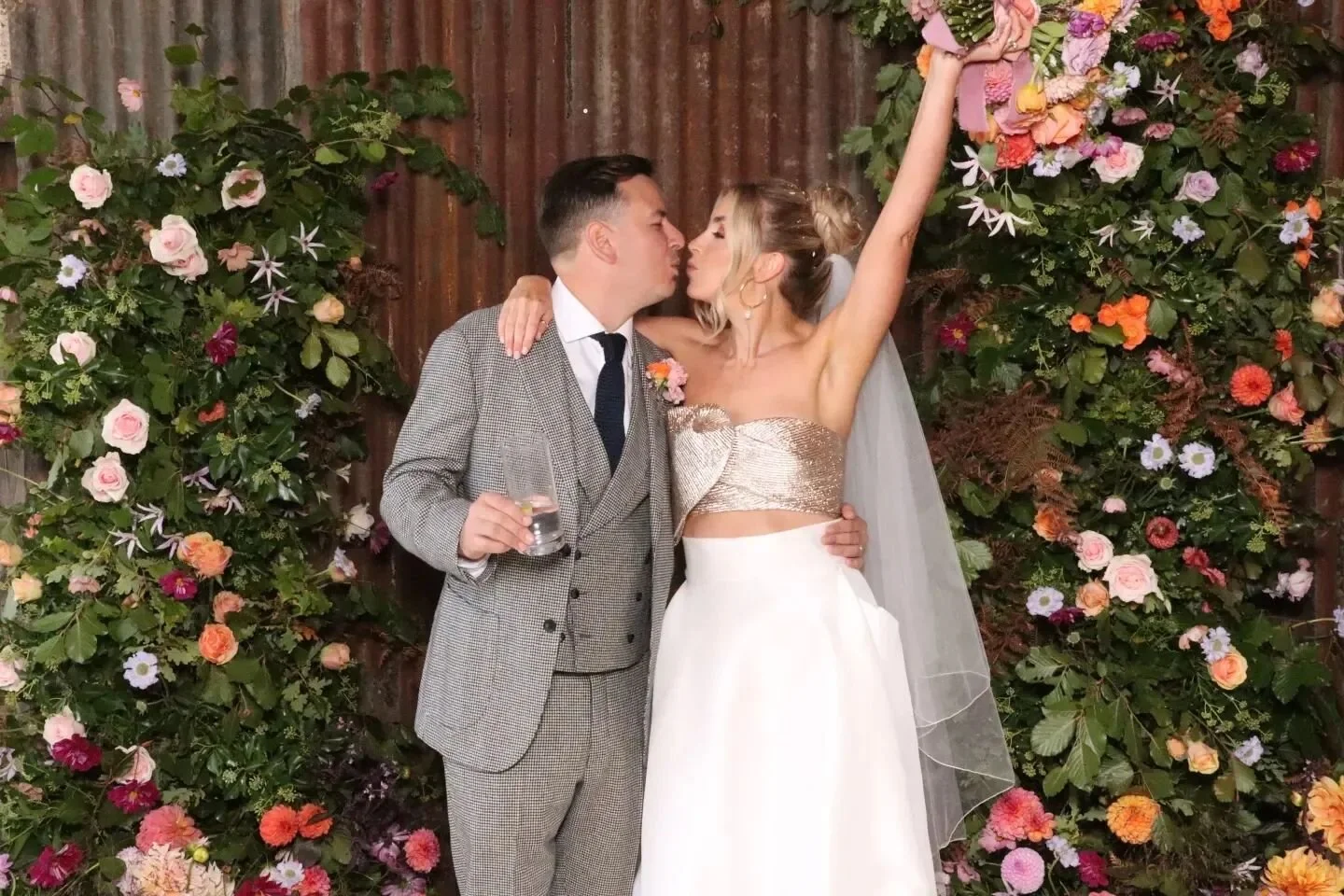 🌺Dreamy Backdrop
💋Dreamy Couple
 🥂Dreamy Wedding 

@silchesterfarm

#weddings #photobooth #photoboothwedding #photographywedding #photoboothbackdrop #photography #openairphotobooth #photoboothideas #photooftheday #photoboothevent #backdrops #event