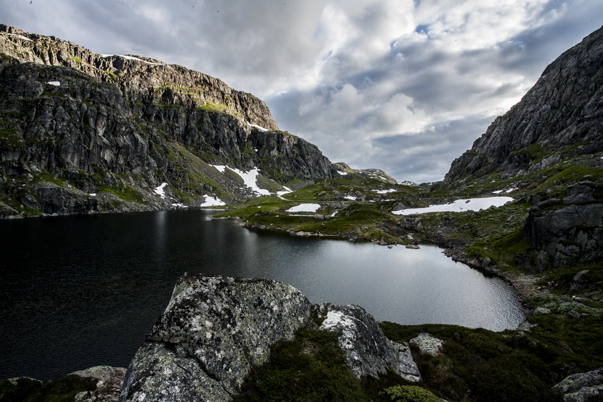 A moment where I felt in peace. High up on a mountain, no more humans, a sweet silence and sheep resting in the rocks. The wind with ice cold, as the fresh water and I never experienced such a purity in the air. I could have stayed there for hours.