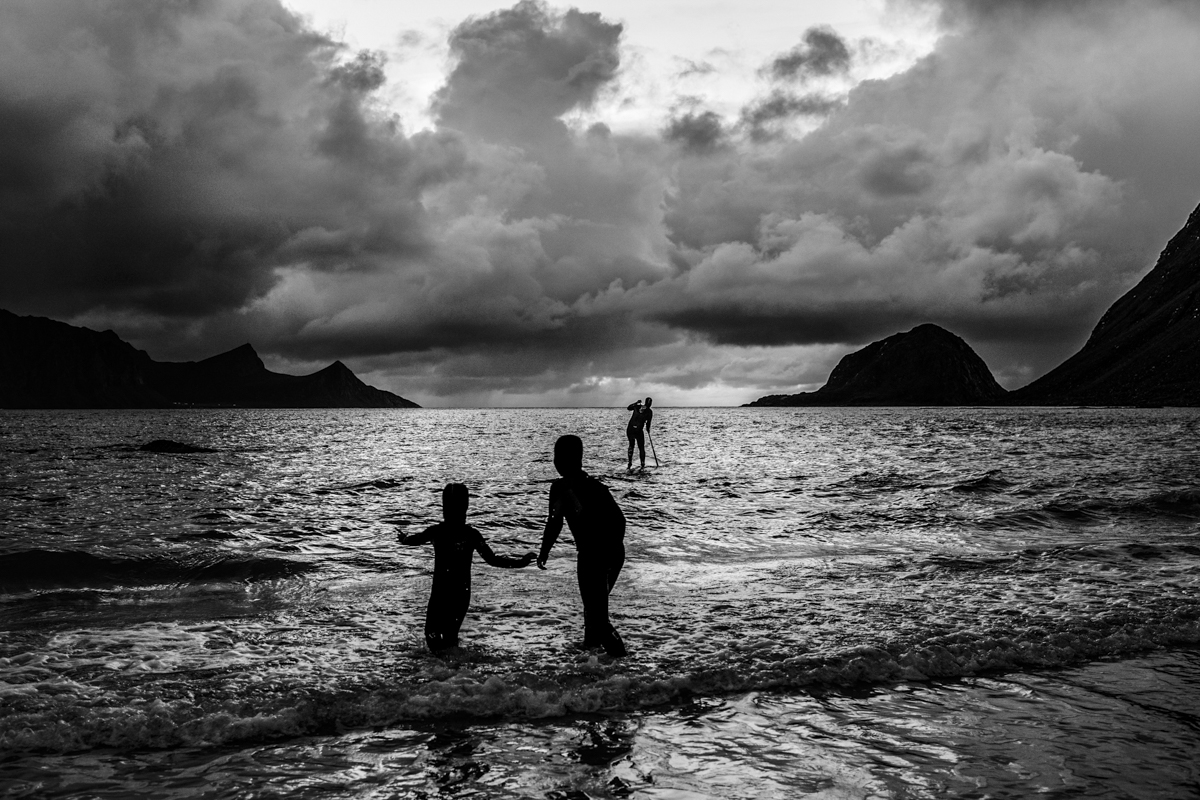 The situation I ran to catch. In my head I had this scene from Apocalypse Now screaming “Charly don’t surf”. Being on a peaceful beach - thinking and feeling the adrenaline of Apocalypse Now. My heart was on a peak of adrenaline, eyes aiming at that beautiful scene, picturing the infinite. That was so good.
