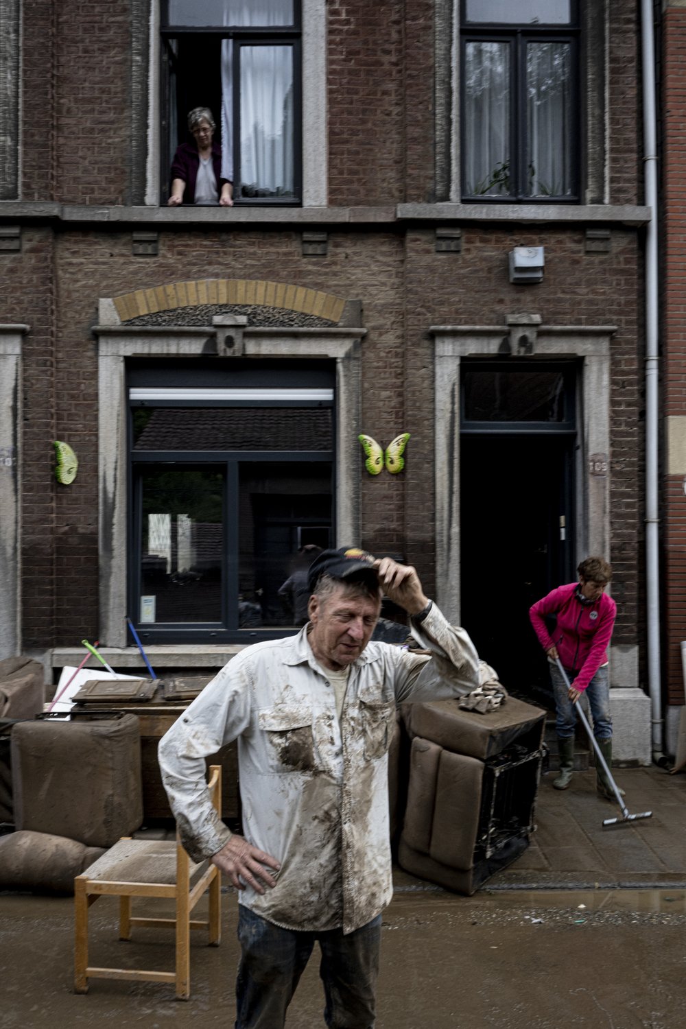  Flooding in Verviers and Pepinster in Belgium on 16 July 2021. Photo by Sébastien Van Malleghem. Families help each other to clean up and remove water damage   