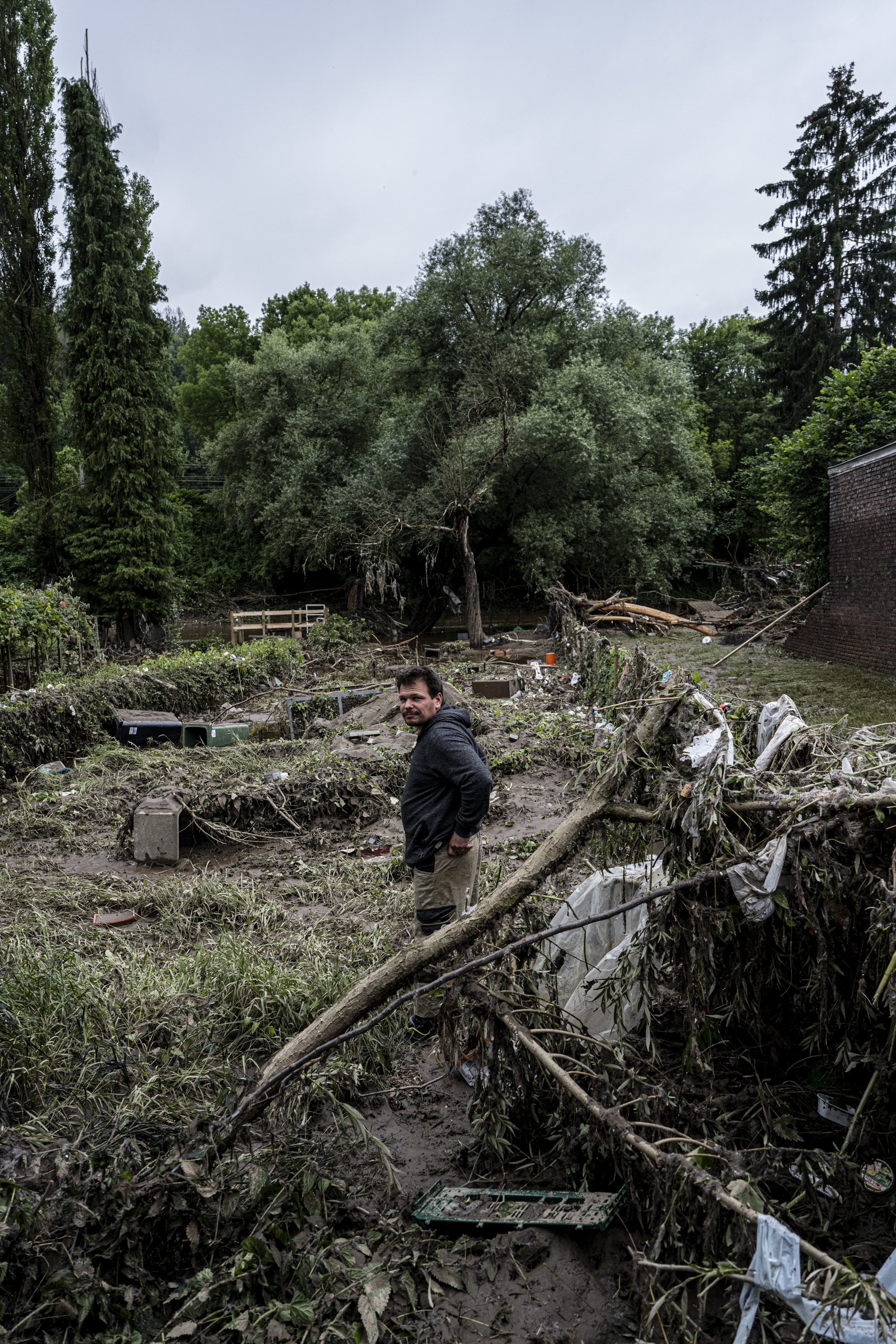  Flooding in Verviers and Pepinster in Belgium on 16 July 2021. Photo by Sébastien Van Malleghem. A citizen shows me what is left of the garden.   