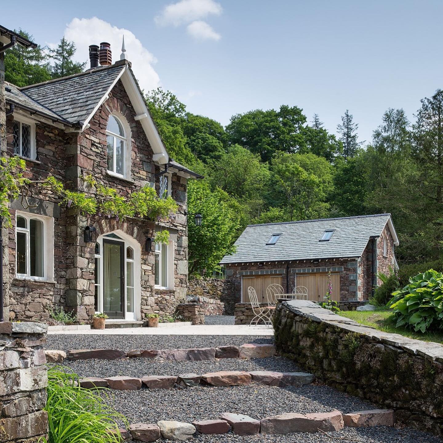 Kitty Crag
A complete renovation of a delightful #lakedistrict property, including a new kitchen, family dining and loft conversion - and not forgetting a rather special double garage with home office and studio above!
.
.
Photograph by Tony West
.
#