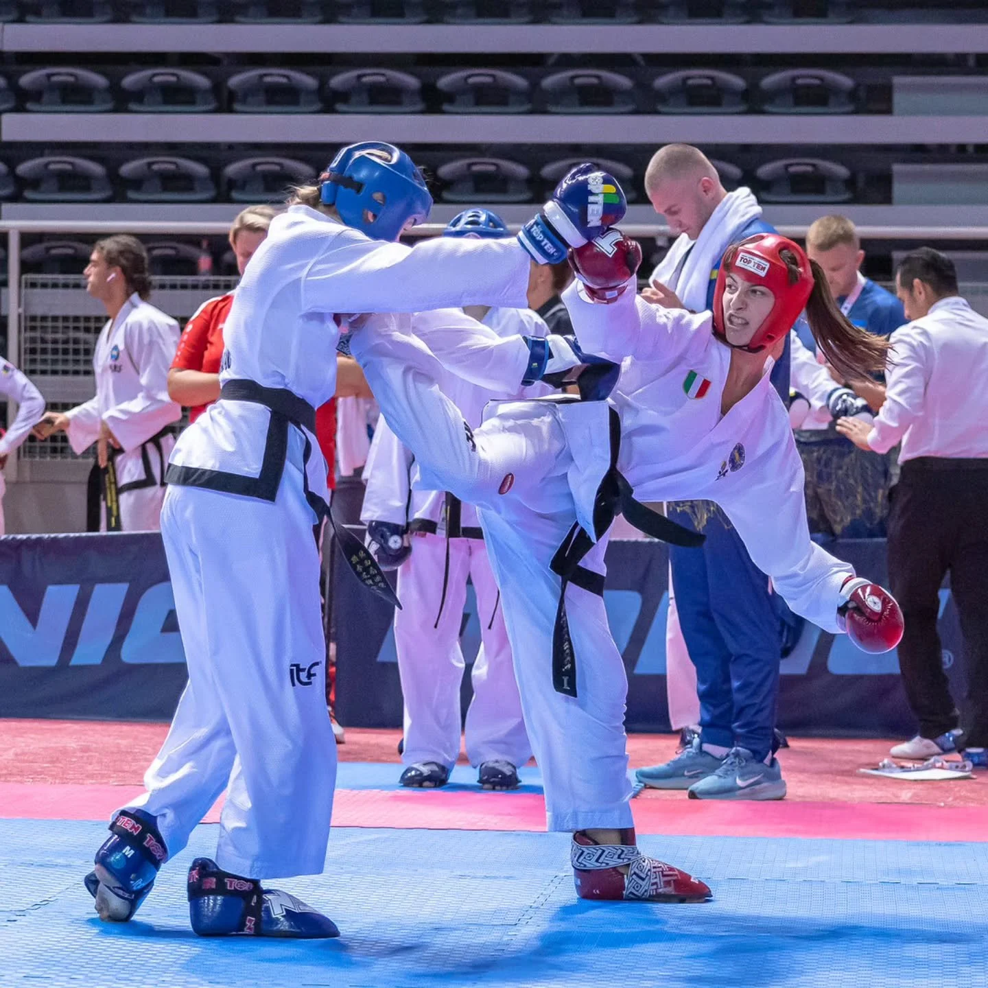 How a simple sidekick can stop anyone 😎
&bull;
&bull;
&bull;
&bull;
#martialarts #kampsport #kampkunst #itf #itftaekwondo #taekwondo #fighter #tkd #kicking #itfwtc2025 #fitnessmotivation #kick #fitness #burndalen #itftkd