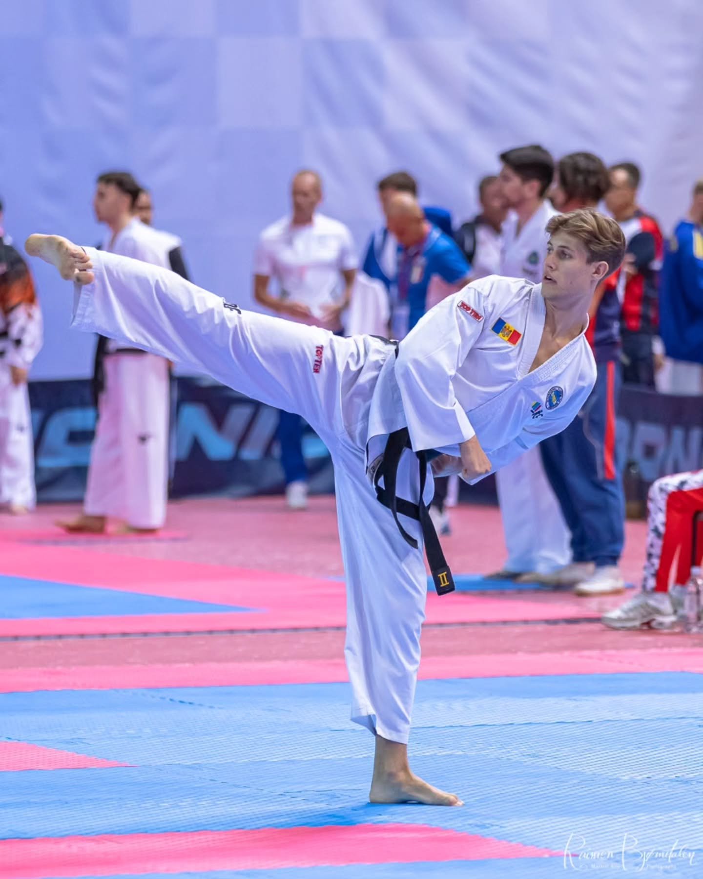 Kick off the weekend 💥
&bull;
&bull;
&deg;
&bull;
#@itfwtc2025 #itftaekwondo #martialarts