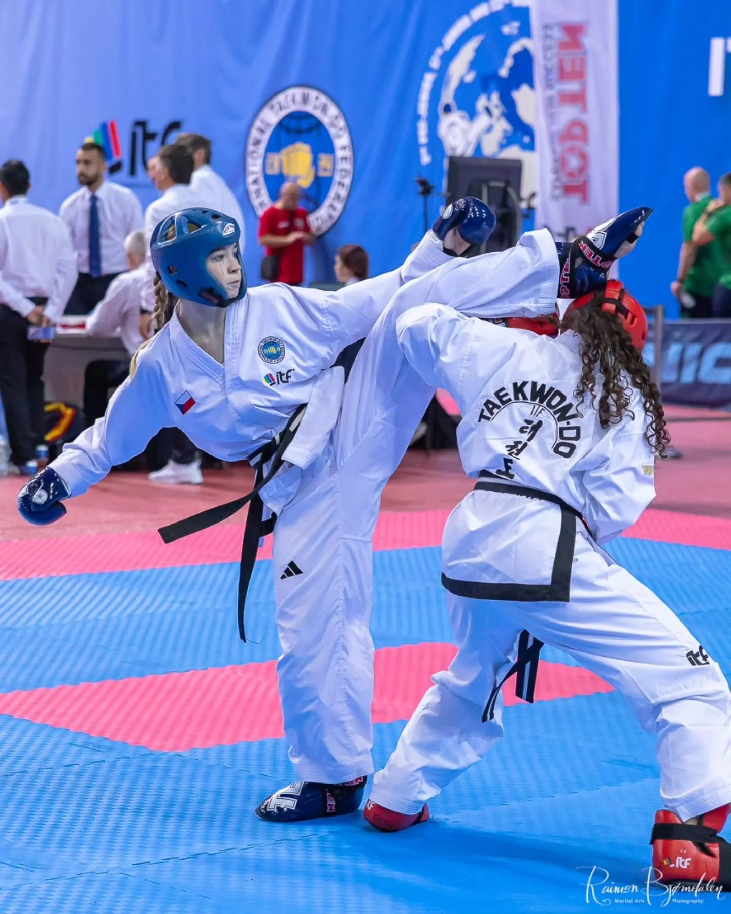 Feels weird not posting photos from the last event 🤔

Looking back at the Euros I had a great experience as an umpire. I would have had a terrible experience as a photographer for sure. Imagine restricting those who help share our martial art. Of co