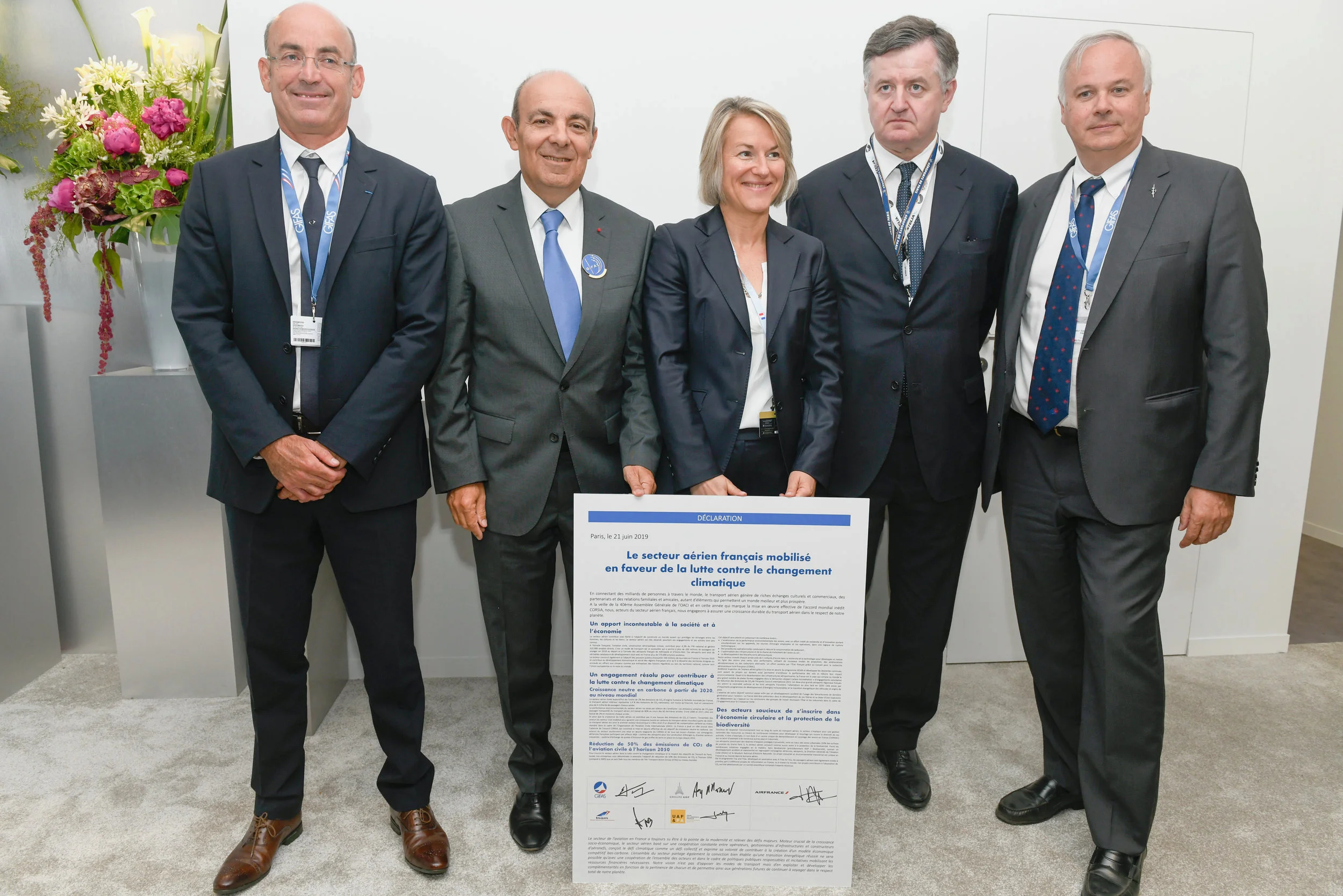 De gauche à droite : Thomas Juin, Président UAF & FA ; Eric Trappier, Président GIFAS ; Anne Rigail, Directrice générale Air France ; Augustin de Romanet, Président-Directeur général Groupe ADP, Alain Battisti Président FNAM
