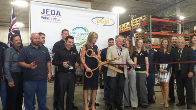 digga ribbon cutting.jpg