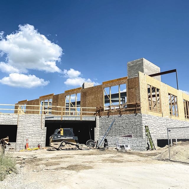 🏗 UPDATE: The Landing⠀
⠀
If you drive down Main Street and take a look at the Twin Steeples Landing you&rsquo;ll notice the progress on the second story of The Landing. ⠀
⠀
This beautiful building will include:⠀
🔹 office &amp; retail space⠀
🔹 apar