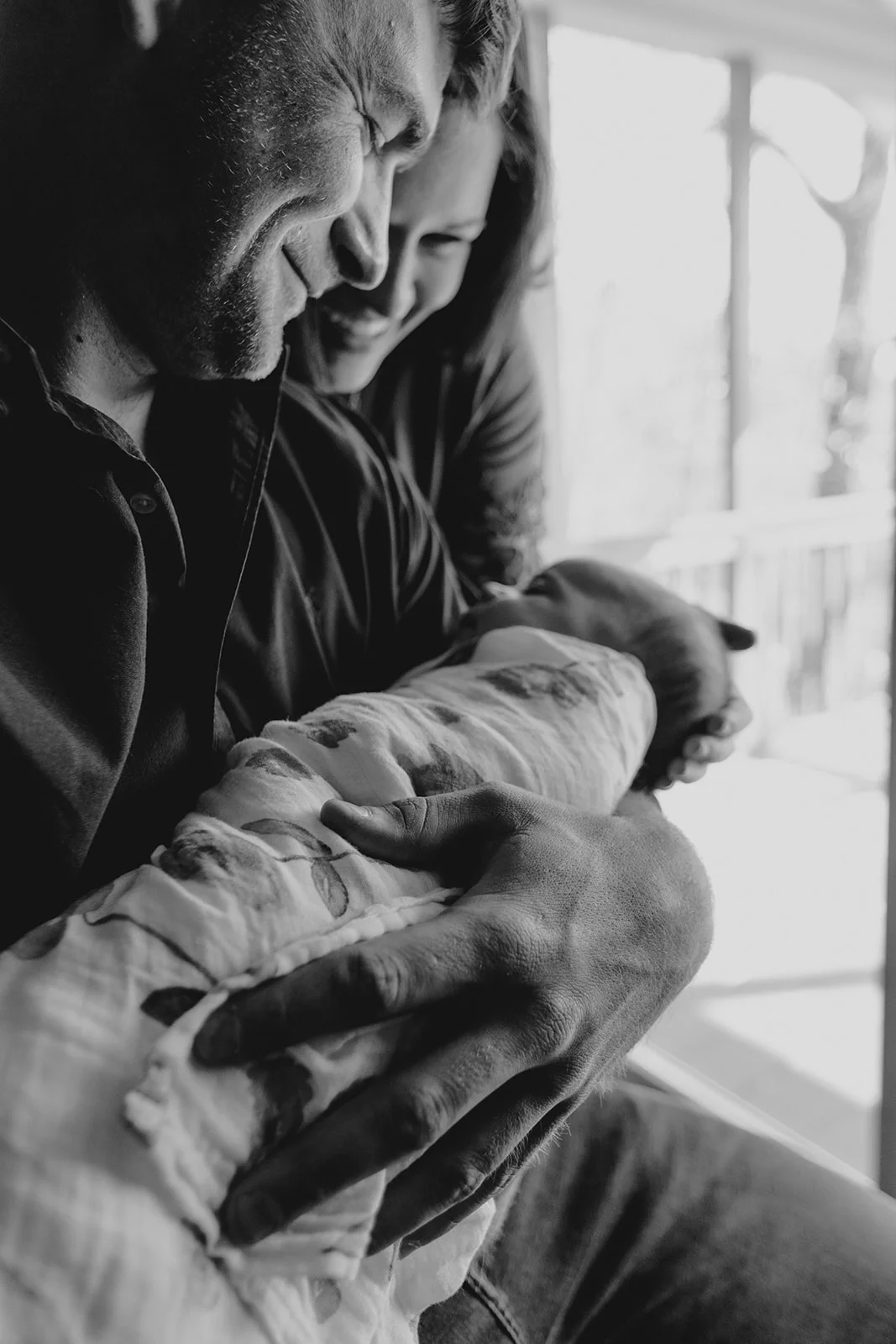 Lifestyle Newborn Sessions // Unswaddled — Burns & Crowe