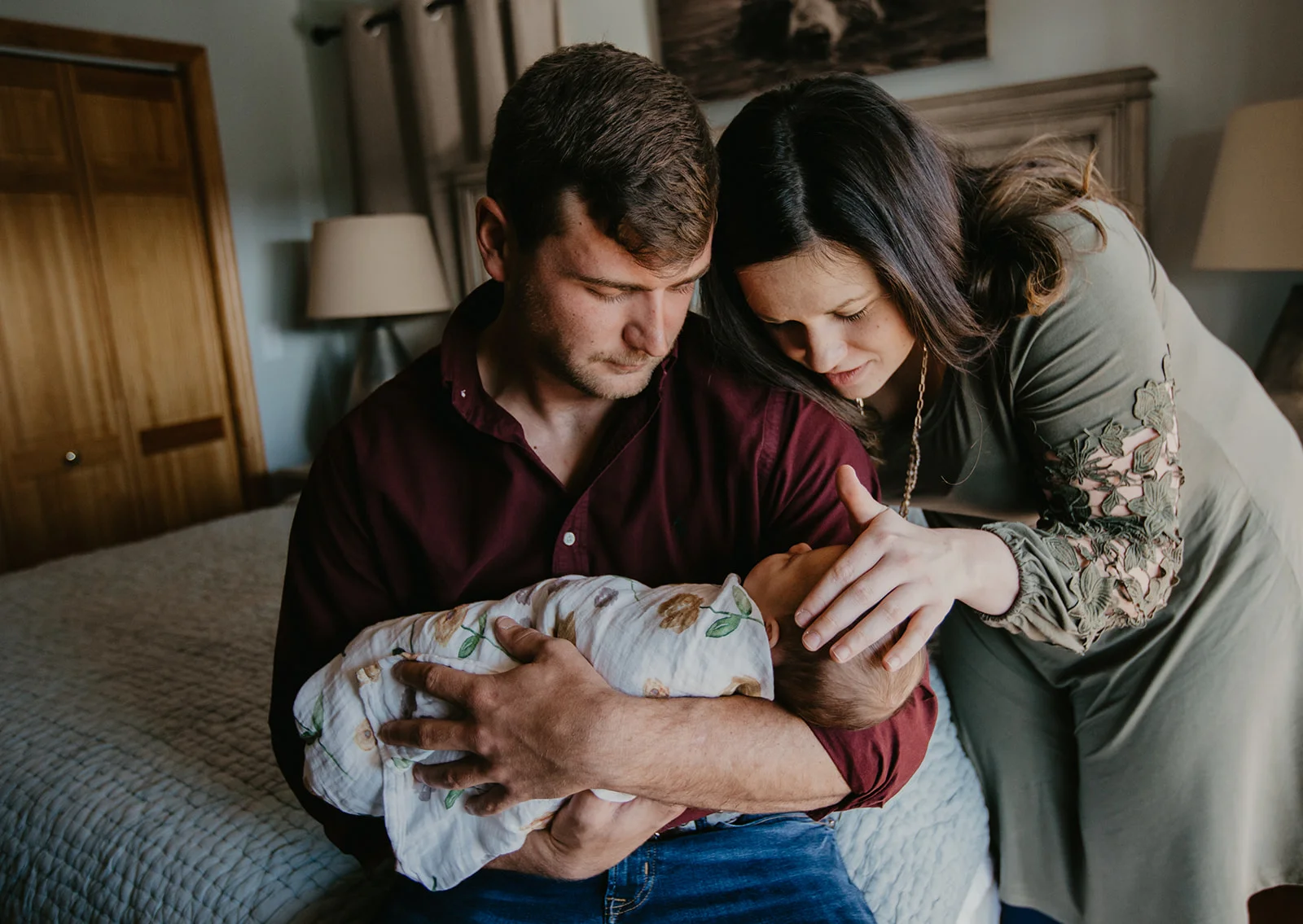 Lifestyle Newborn Sessions // Unswaddled — Burns & Crowe