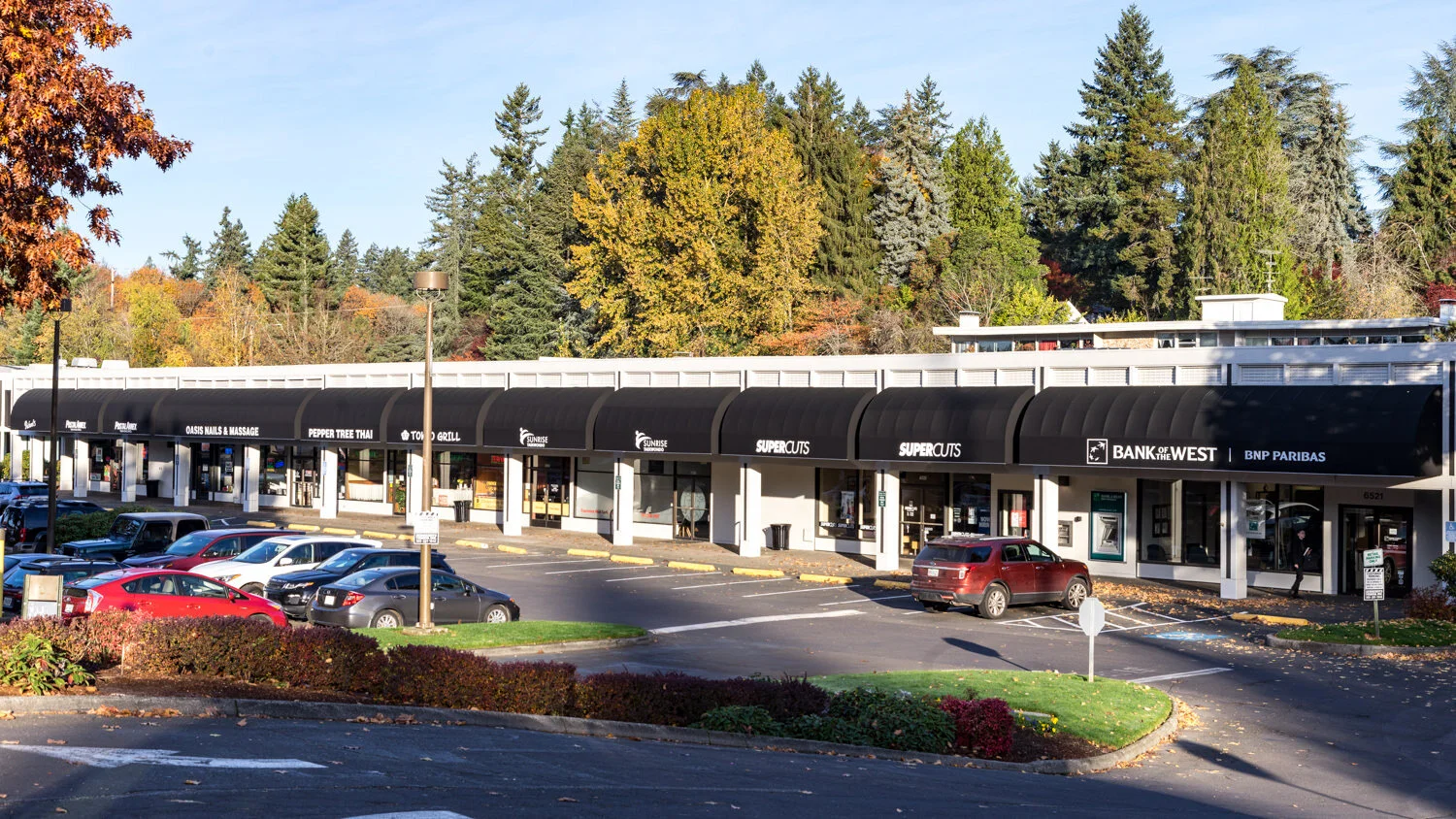 Commerical Plaza Awnings and Graphics