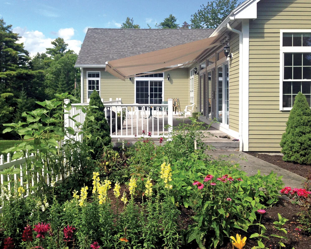 rose-city-awning-summerspace-motorized-retractable-deck-awning-pacific-northwest-portland-lake-oswego-west-linn-beaverton-tigard-vanvouver-washington.jpg.jpg
