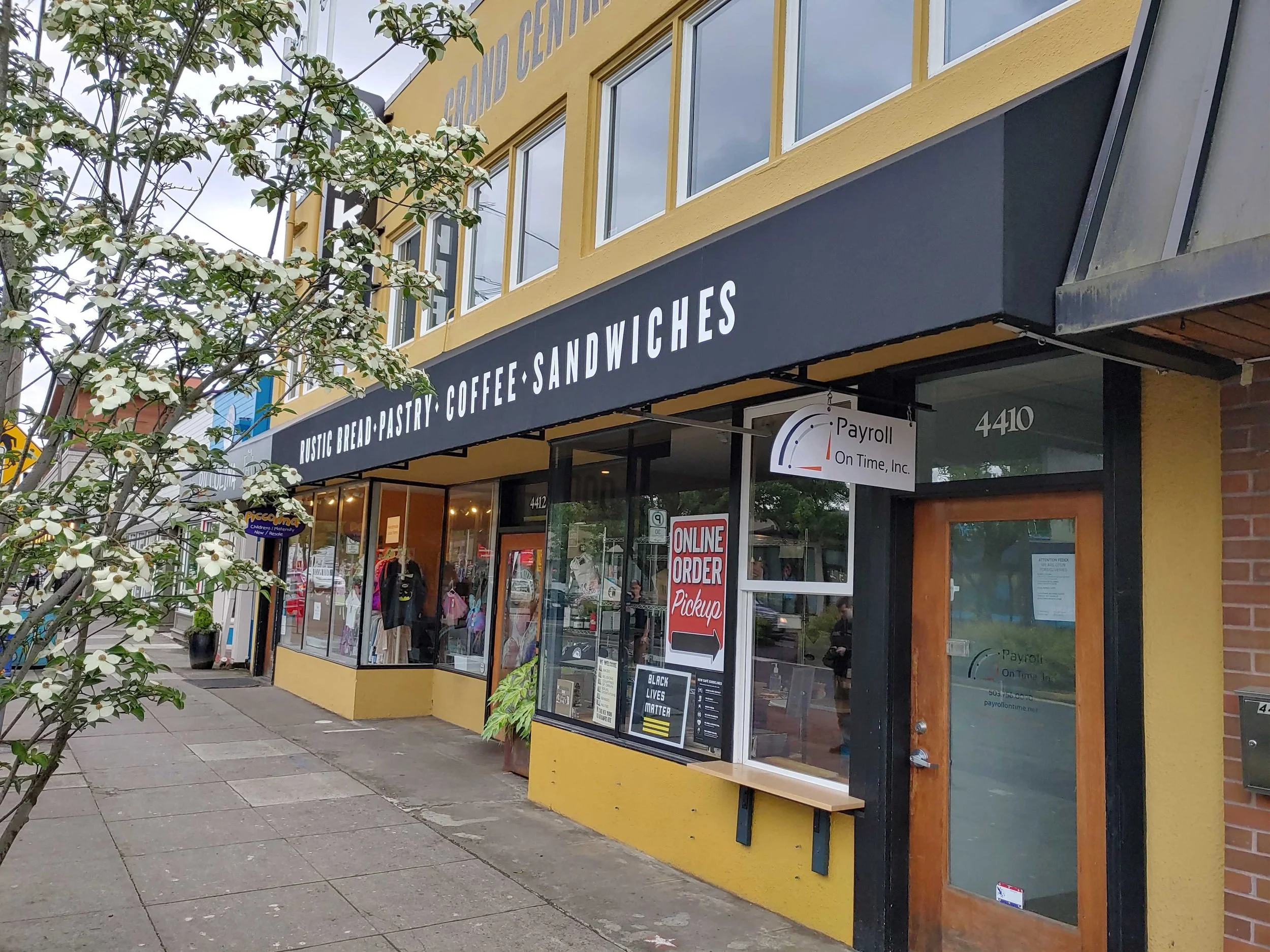 rose-city-awning-commercial-traditional-awning-graphicswelded-frame-branding-portland-beaverton-tigard-lake-oswego-west-linn-vancouver.jpg.jpg