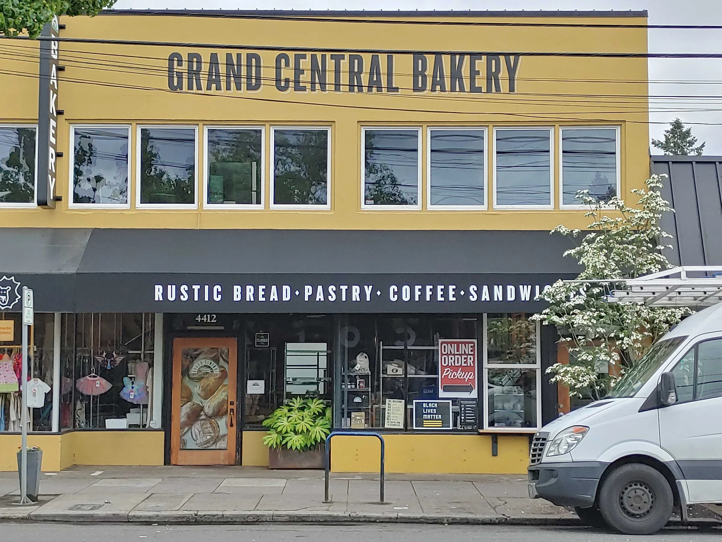 rose-city-awning-commercial-traditional-awning-graphics-welded-frame-branding-portland-beaverton-tigard-lake-oswego-west-linn-vancouver.jpg.jpg