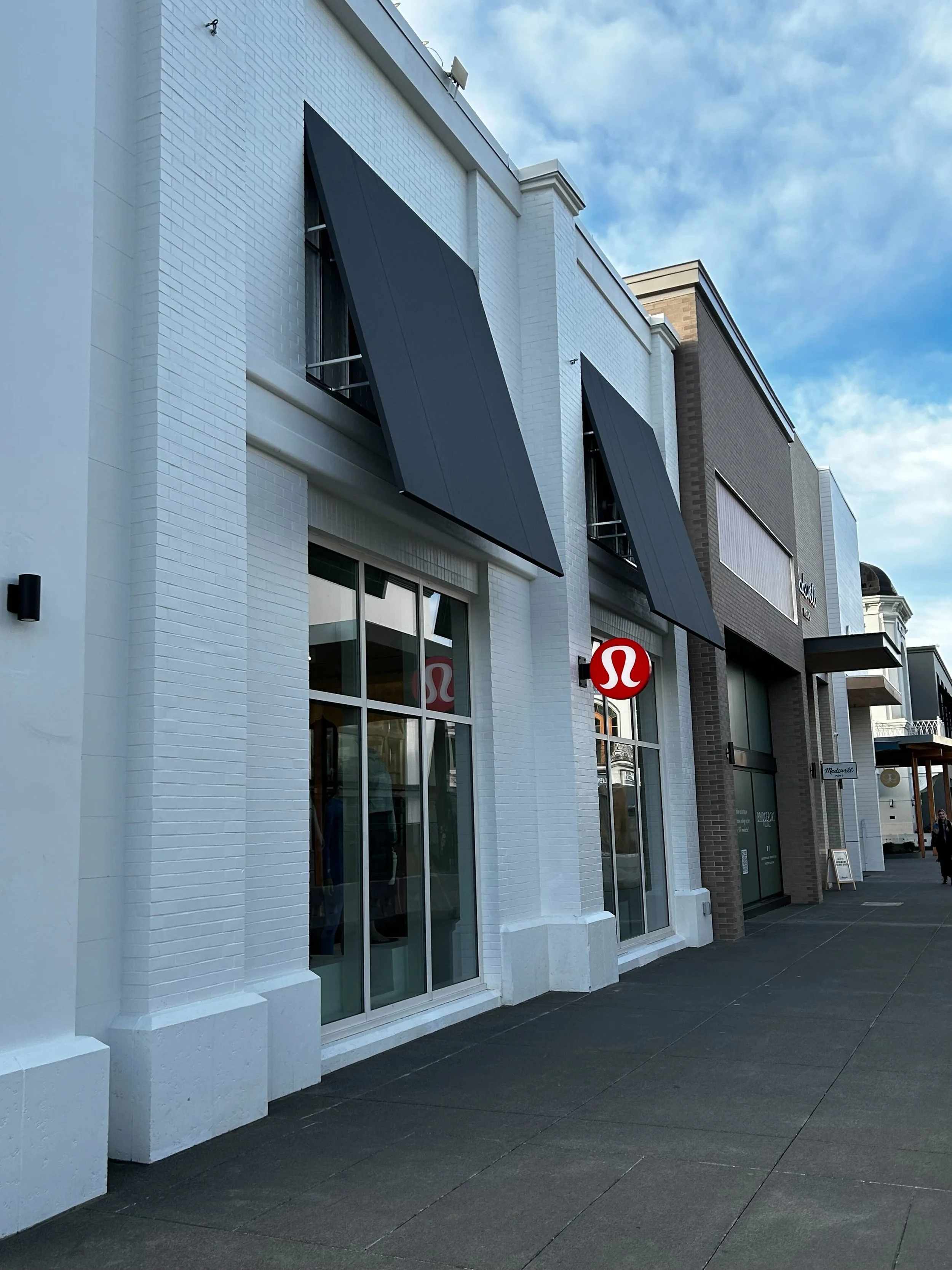 rose-city-awning-commercial-traditional-awning-graphicswelded-frame-branding-portland-beaverton-tigard-lake-oswego-west-linn-vancouver.jpg.jpg