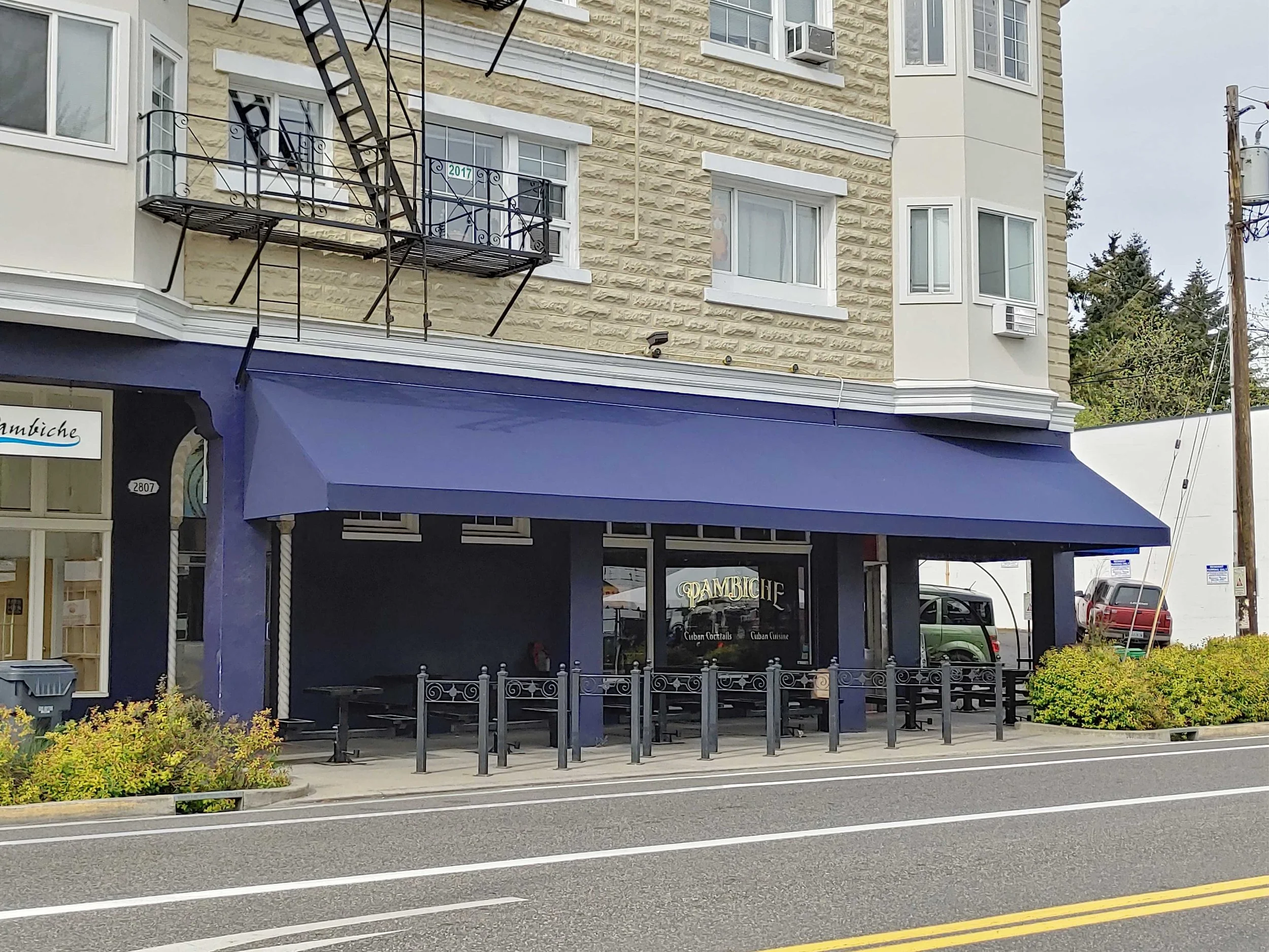 rose-city-awning-commercial-traditional-awning-graphicswelded-frame-branding-portland-beaverton-tigard-lake-oswego-west-linn-vancouver.jpg.jpg