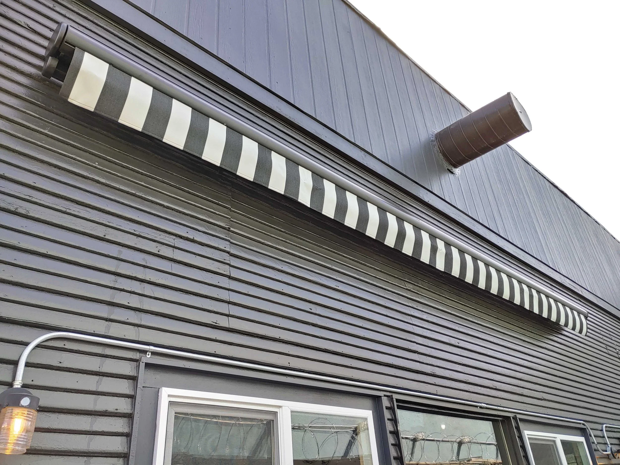 rose-city-awning-motorized-retractable-deck-awning-pacific-northwest-portland-lake-oswego-west-linn-beaverton-tigard-vanvouver-washington.jpg.jpg
