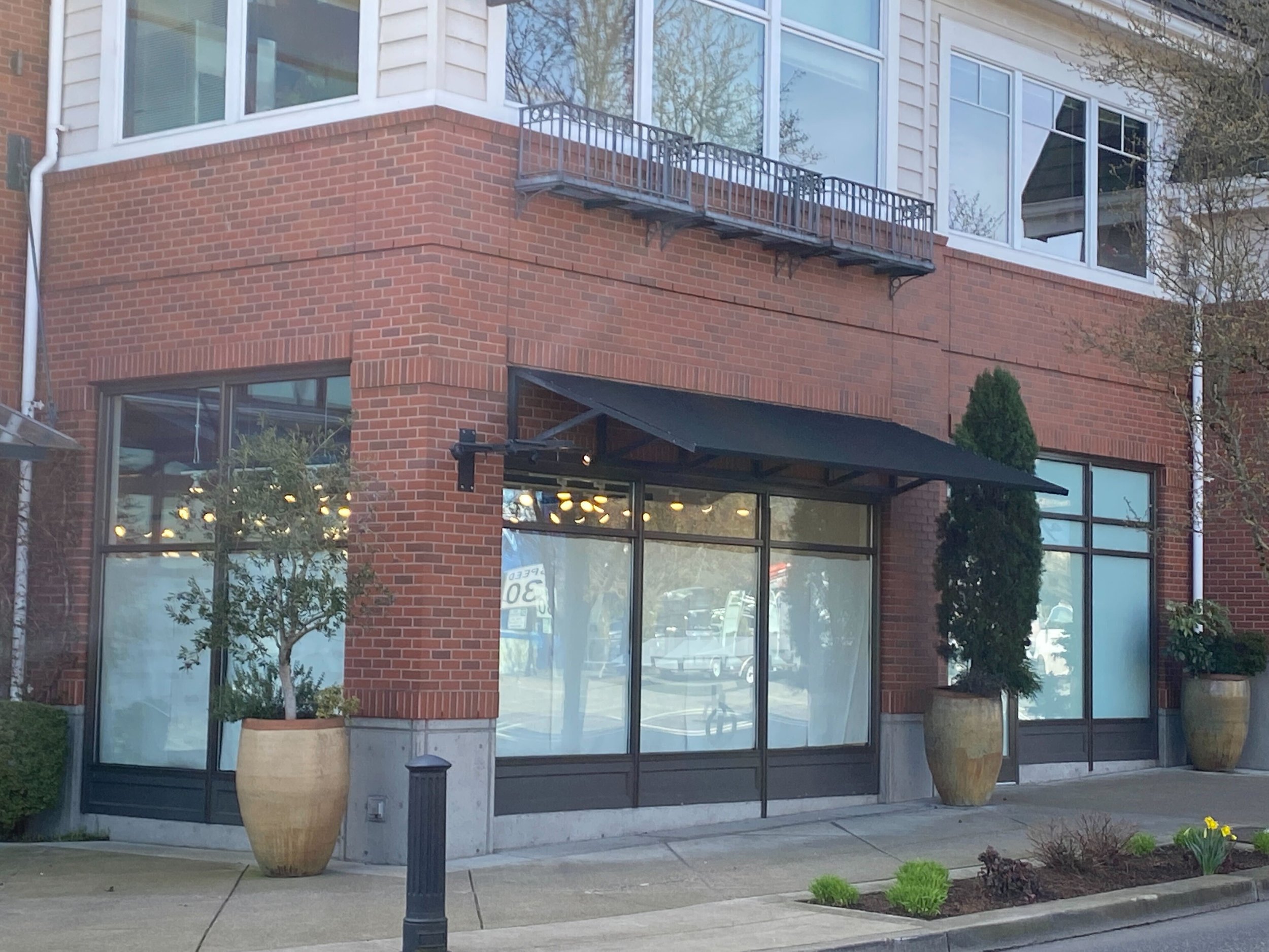 rose-city-awning-commercial-traditional-awning-graphics-branding-portland-beaverton-tigard-lake-oswego-west-linn-vancouver.jpg.jpg