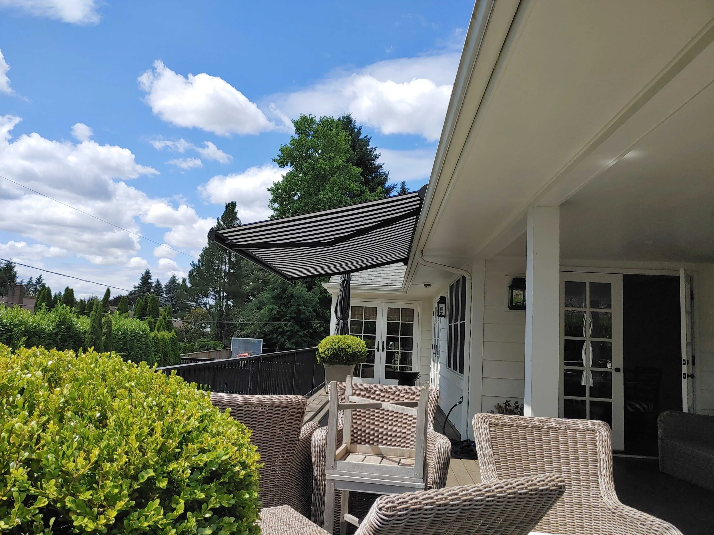 rose-city-awning-motorized-retractable-deck-awning-pacific-northwest-portland-lake-oswego-west-linn-beaverton-tigard-vanvouver-washington.jpg.jpg