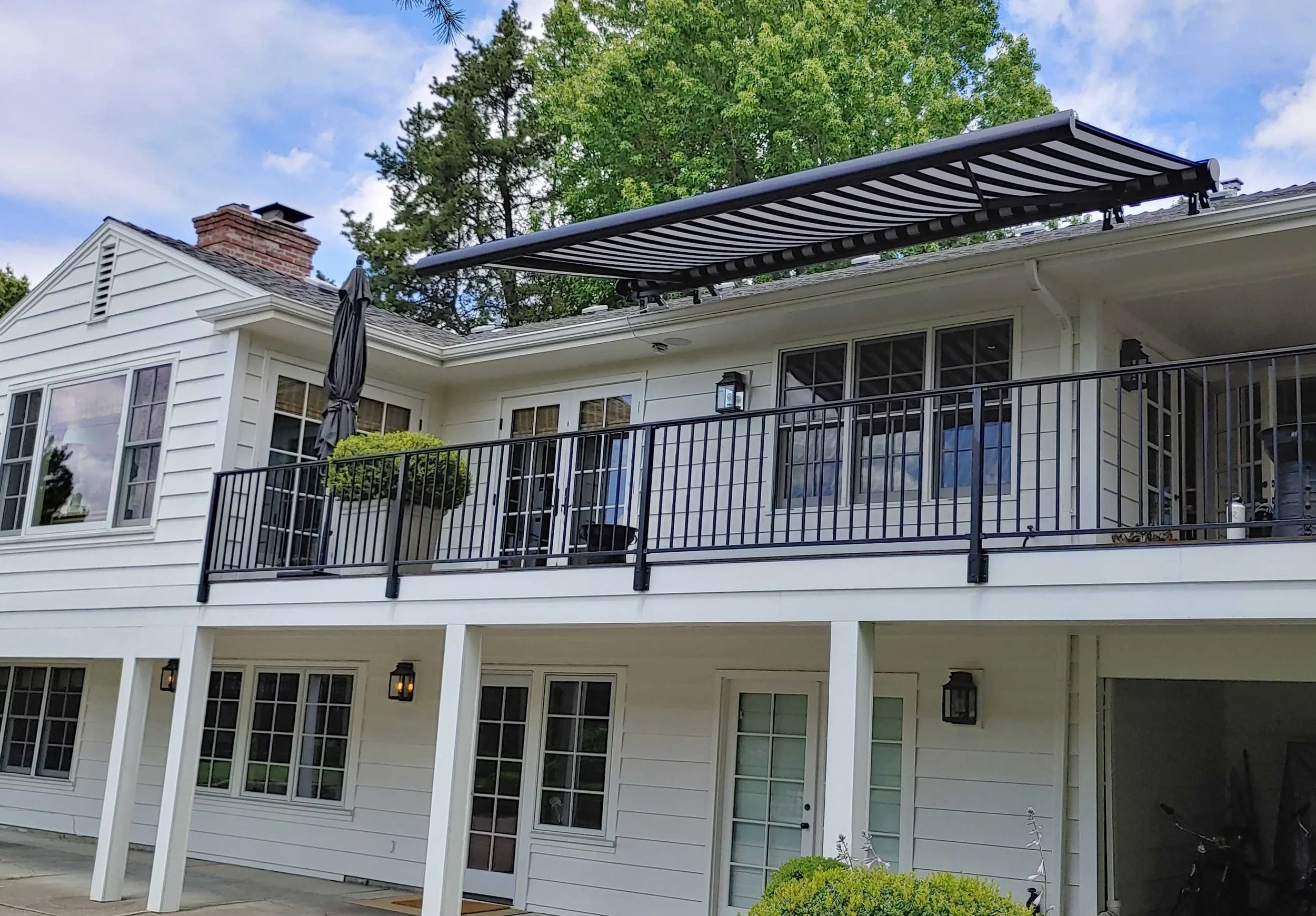 rose-city-awning-motorized-roof-mount-retractable-deck-awning-pacific-northwest-portland-lake-oswego-west-linn-beaverton-tigard-vanvouver-washington.jpg.jpg