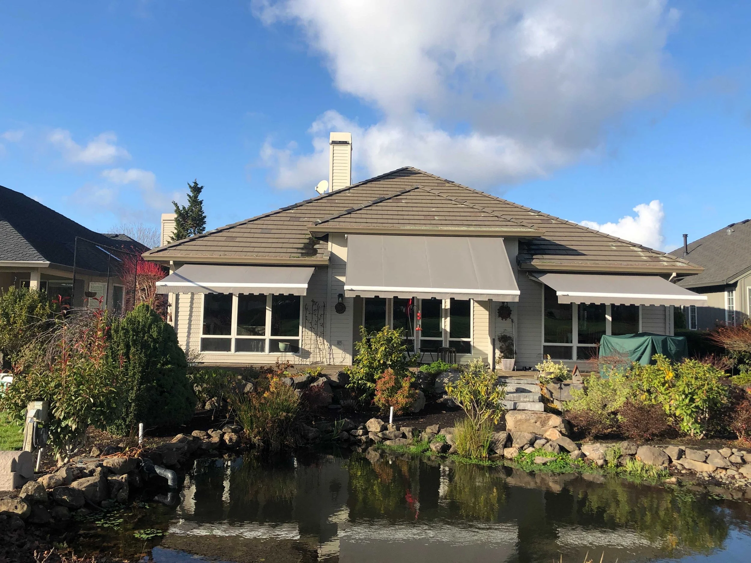 rose-city-awning-motorized-retractable-deck-awning-pacific-northwest-portland-lake-oswego-west-linn-beaverton-tigard-vanvouver-washington.jpg.jpg