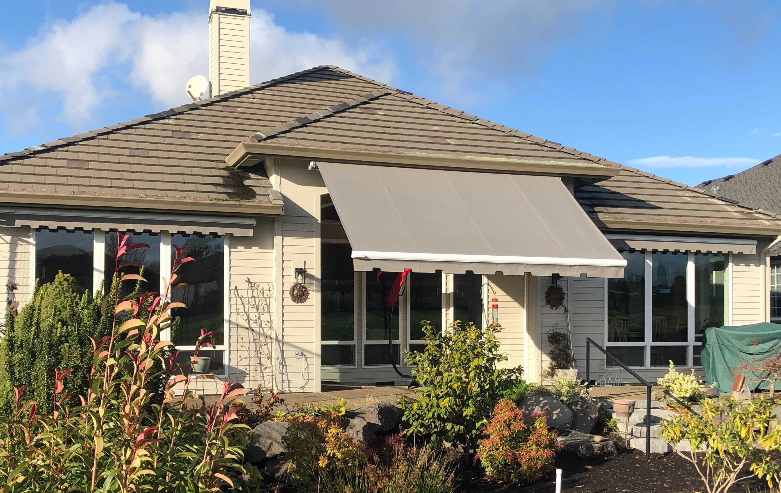 rose-city-awning-motorized-retractable-deck-awning-pacific-northwest-portland-lake-oswego-west-linn-beaverton-tigard-vanvouver-washington.jpg.jpg