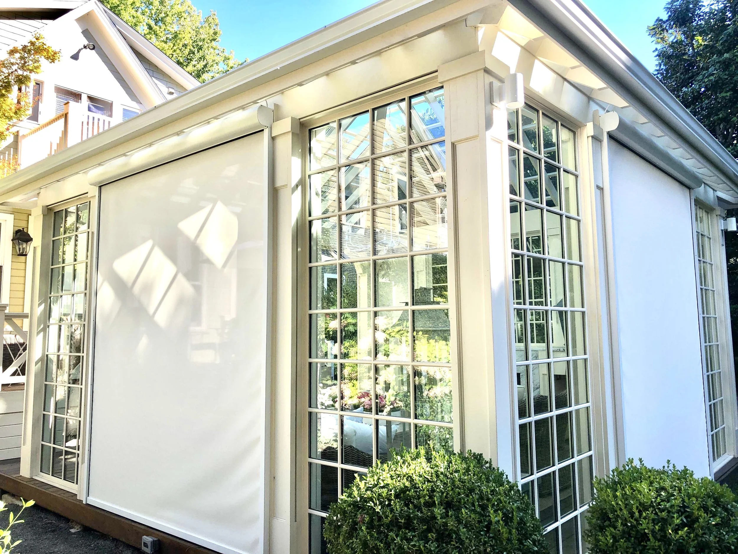 rose-city-awning-summerspace-motorized-retractable-awning-screen-zip-flexshade-95%-mesh-enclosure-privacy-blackout-pacific-northwest-portland-lake-oswego-west-linn-beaverton-tigard-vanvouver-washington.jpg.jpg