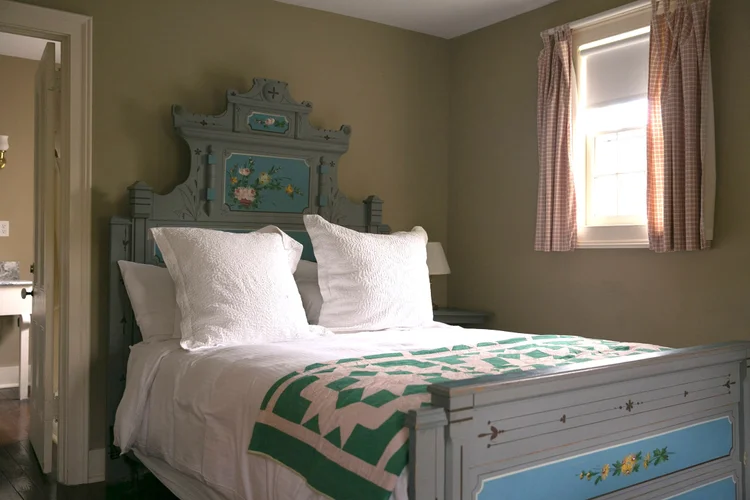 Bridgehampton Inn — Loaves & Fishes