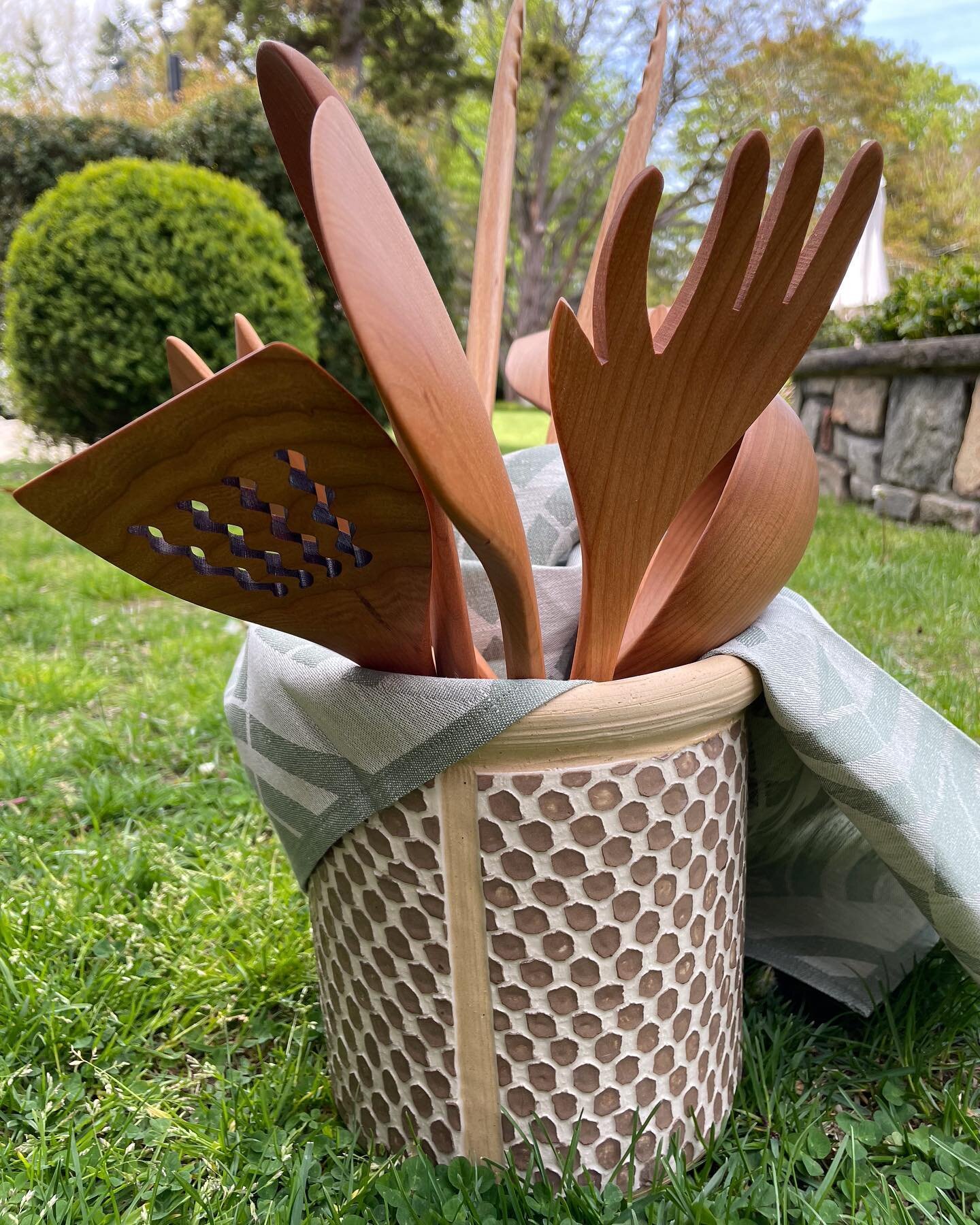 Nothing is more natural than Wild Cherry utensils.  Not only are they stunning, wooden utensils are safe for your cookware and the earth 🌏 
.
.
.
#cherry #wood #kitchenutensils #cooktogether #springtime #woodenutensils #simple #terrafirma #nature #l