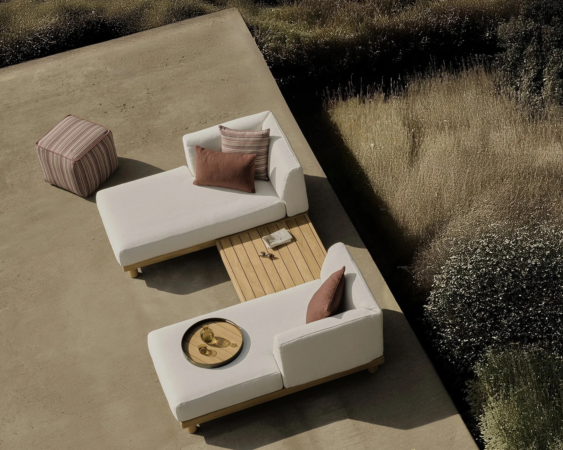 10415_10416_22225_Monocle_outdoor_modular_sofa_day_bed_White_20181_Zahara_outdoor_pouf_Terra_Stripe_21121_21154_Zahara_outdoor_cushion_Terra_Stripe_21124_21142_Zahara_outdoor_cushion_Terra_30002_Core_outdoor.jpg
