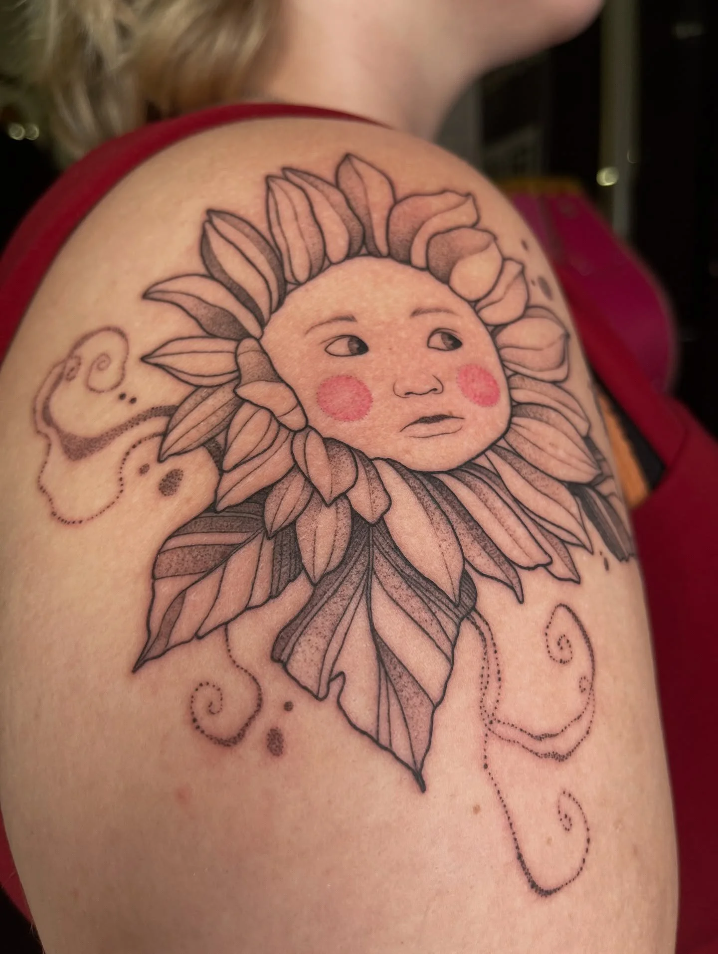 Squishy baby sunflower done at the @oktattooshow  in Kelowna. 
&bull;
&bull;
&bull;
&bull;
&bull;
#linework #lineworktattoo #bctattooartist #okanagan #okanagantattoo #canadiantattooartist #canadatattoo #tattooartist #tattooer #tattooart #tattooofthed