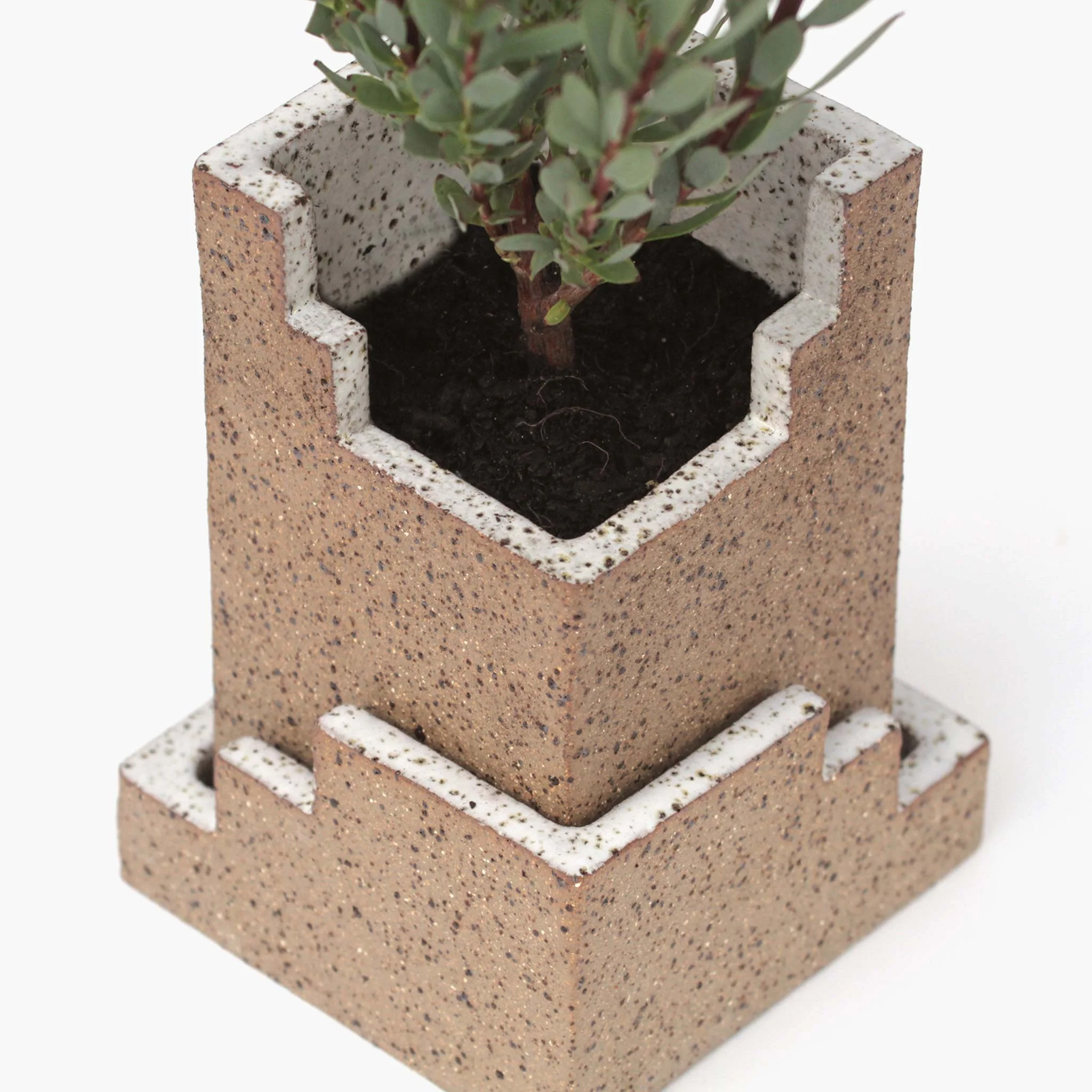 Csongvay-Blackwood-Azteka-planter-small-geometric-pot-details-02.jpg