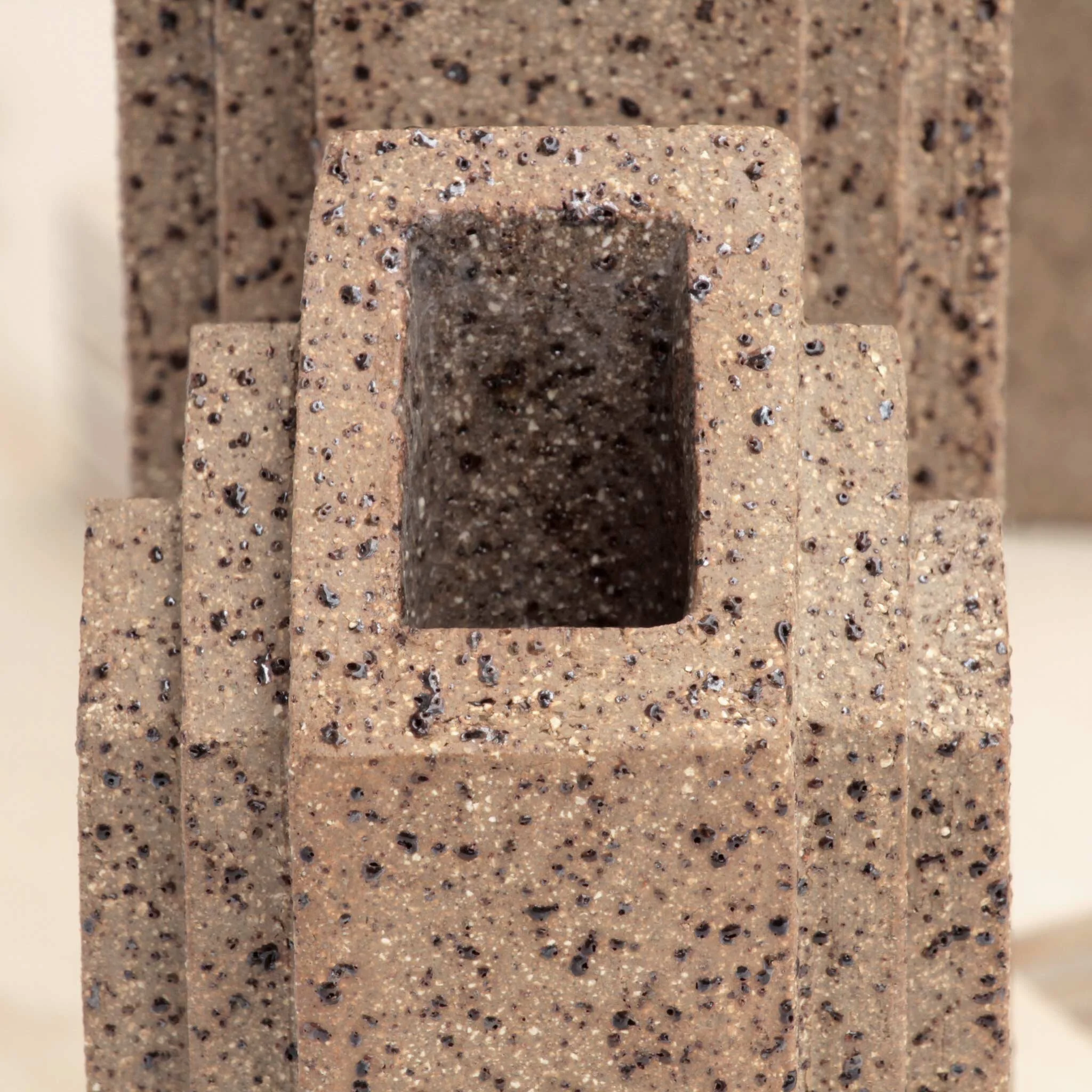 Csongvay Blackwood - U Vase Raw close 04.jpg