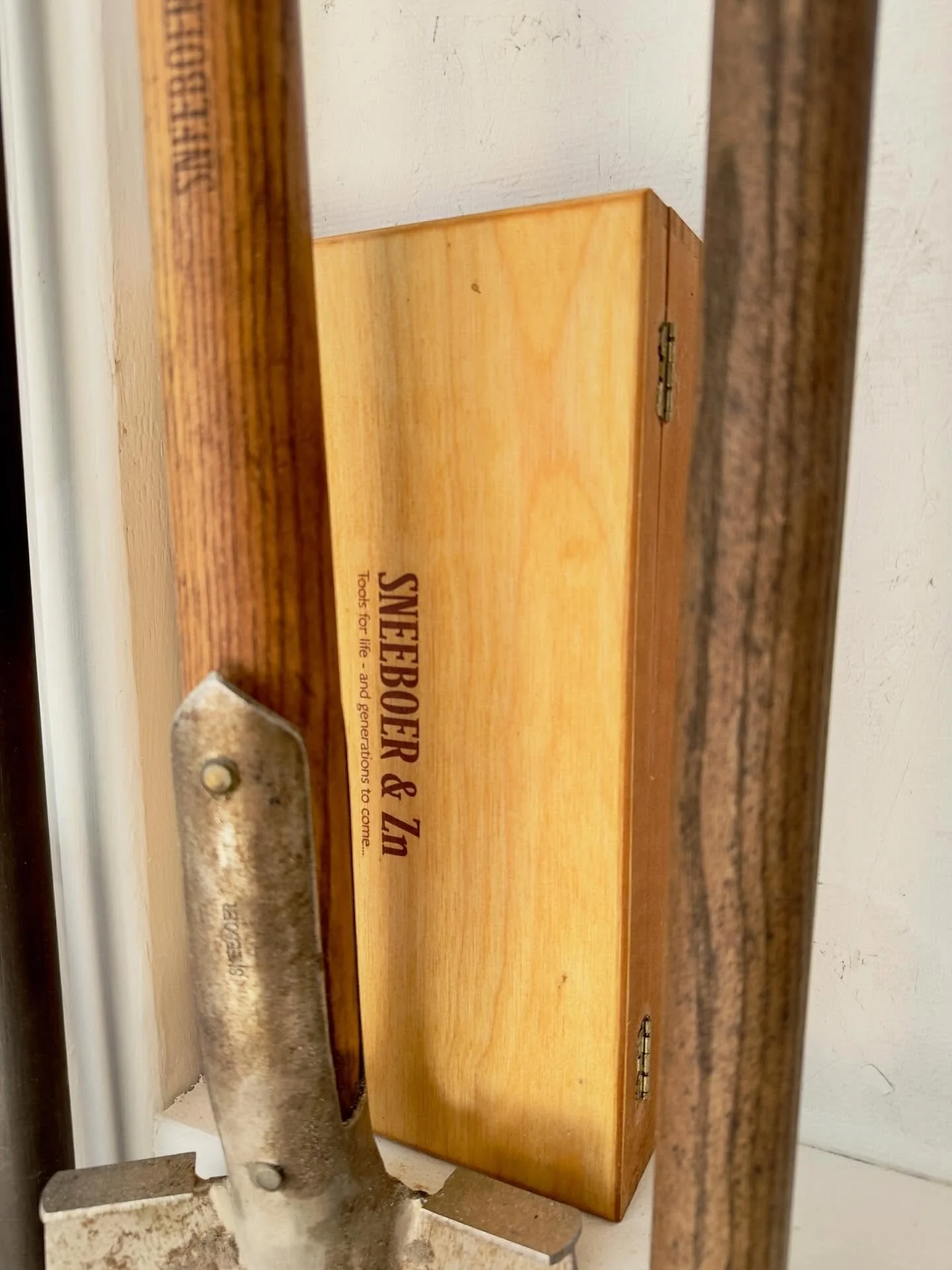 Fitting of the potting shed has begun. Big revel in a couple of weeks or less🤞