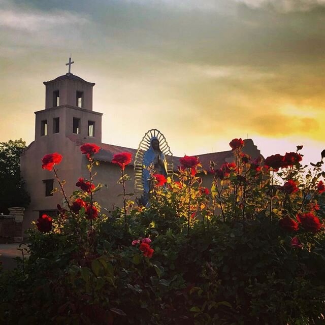 Can you feel it? ... SPRING is in the air! 💐 We're officially counting down the days to patio season, who's with us?⠀⠀⠀⠀⠀⠀⠀⠀⠀
⠀⠀⠀⠀⠀⠀⠀⠀⠀
Stunning shot by @itellyouwhut of our Virgin de Guadalupe.⠀⠀⠀⠀⠀⠀⠀⠀⠀
.⠀⠀⠀⠀⠀⠀⠀⠀⠀
.⠀⠀⠀⠀⠀⠀⠀⠀⠀
. ⠀⠀⠀⠀⠀⠀⠀⠀⠀
#simplysant