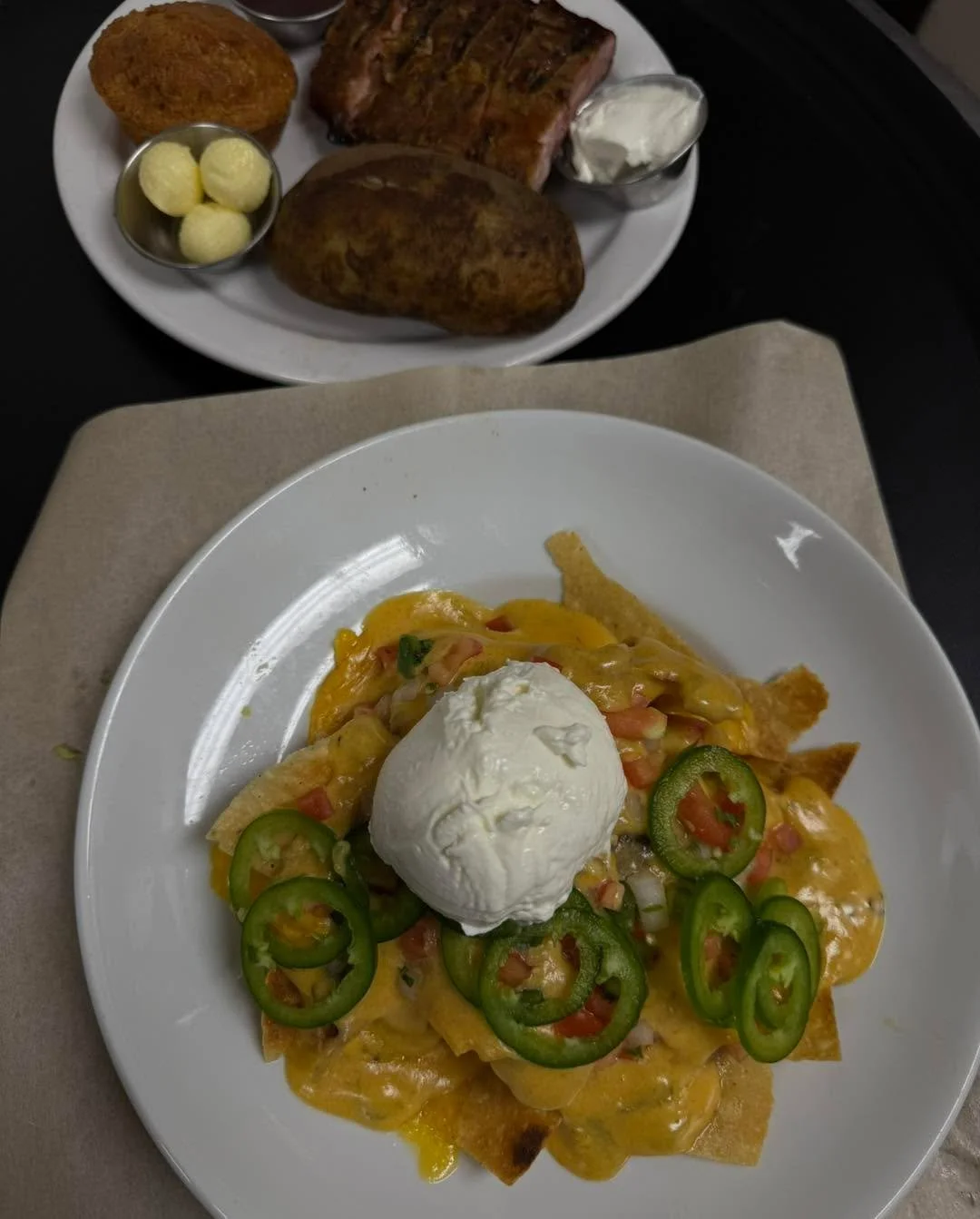 Midday cravings = solved ✅ Swing by The Ranch House Mon&ndash;Fri, 11&ndash;2:30, for some of our favorites! Half Nachos or a 4-Bone Plate, we got you covered 🤠 #theranchhousesantafe #santafeeats #santafebbq