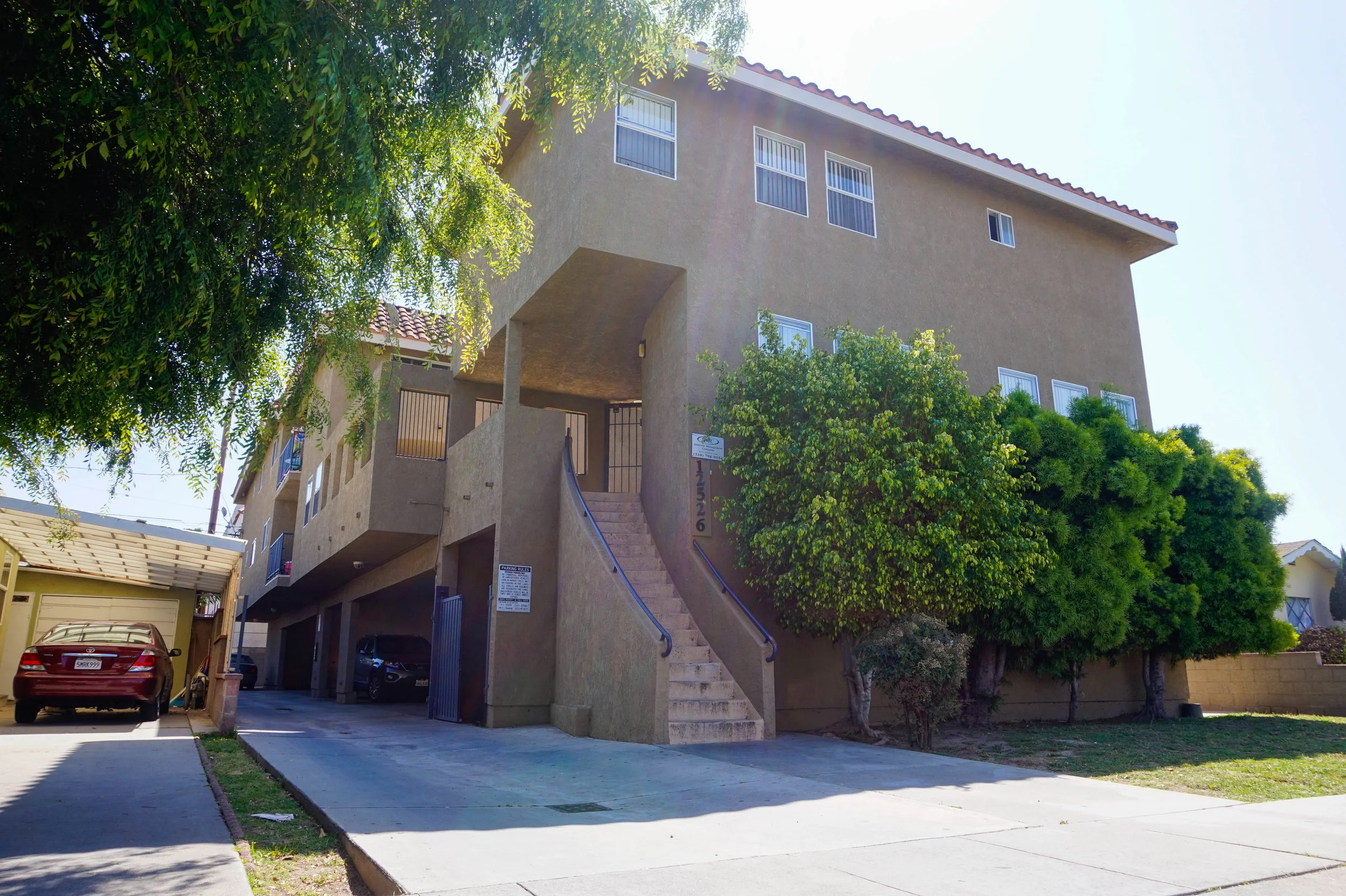 12526 Fonthill Avenue