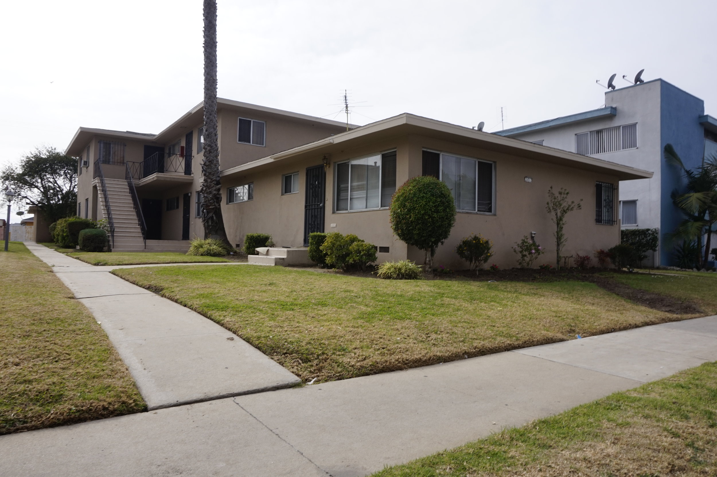 2612 West El Segundo Boulevard