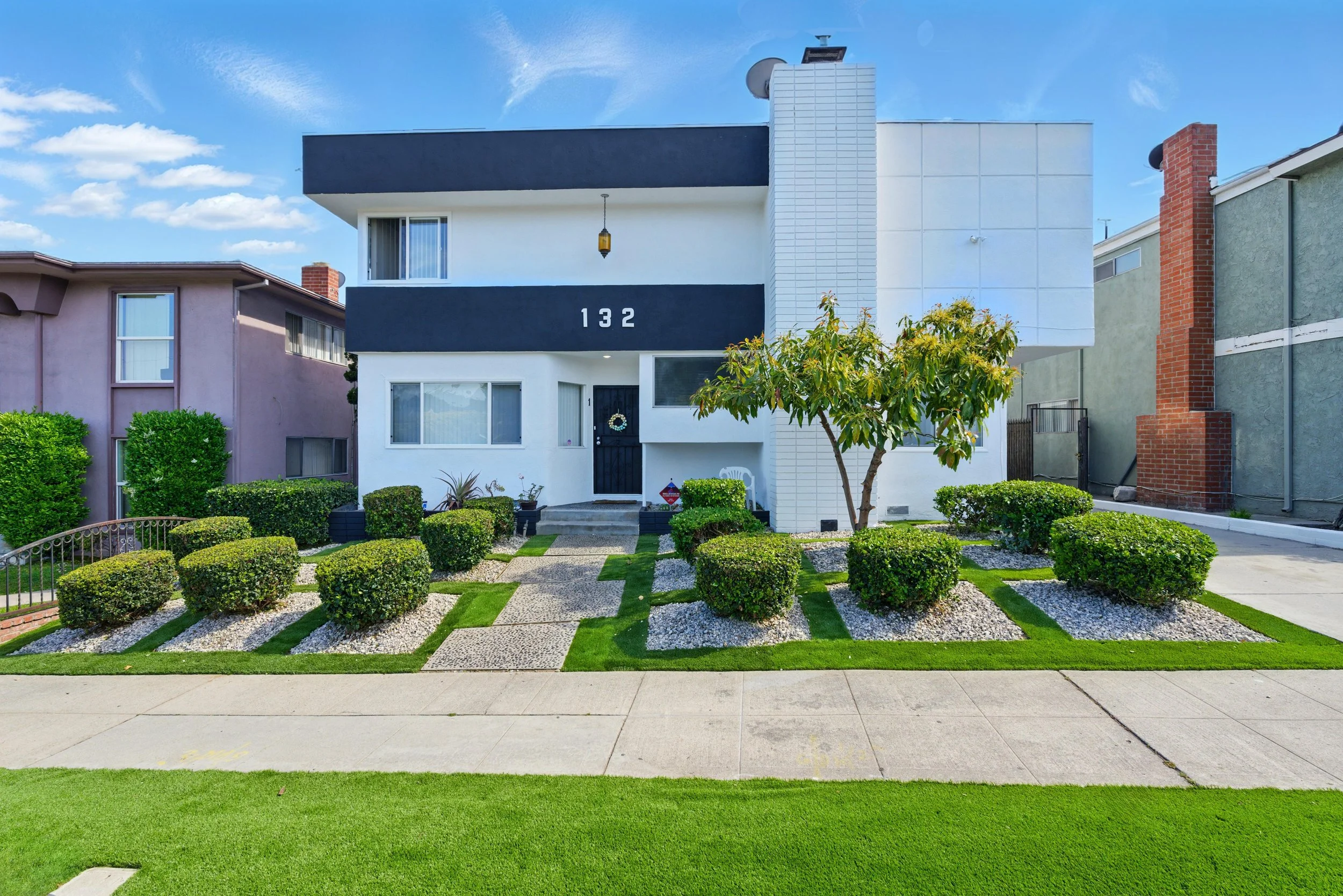 132 W. Hillsdale Street