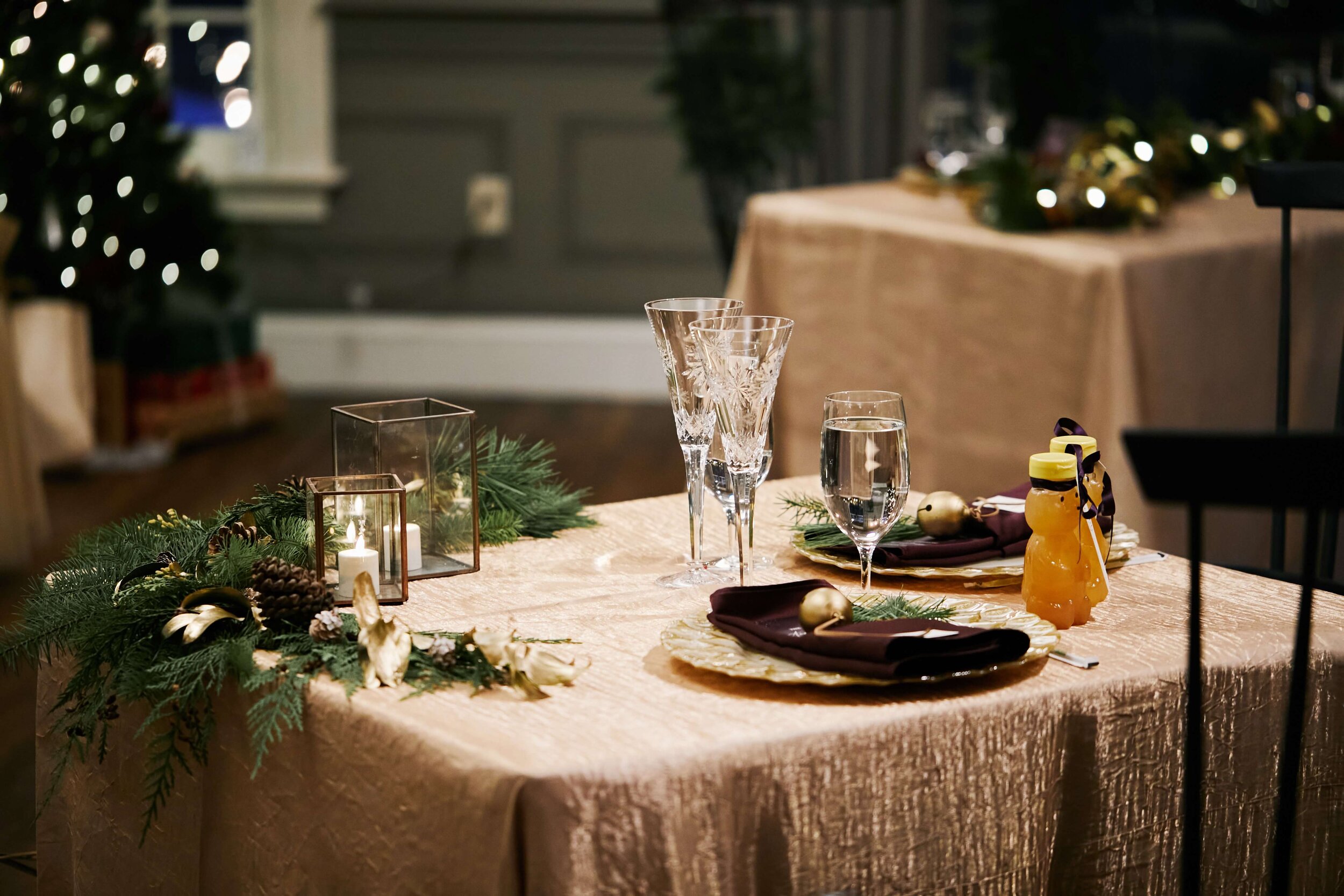 Christmas wedding tablescape at Inn at Hastings Park