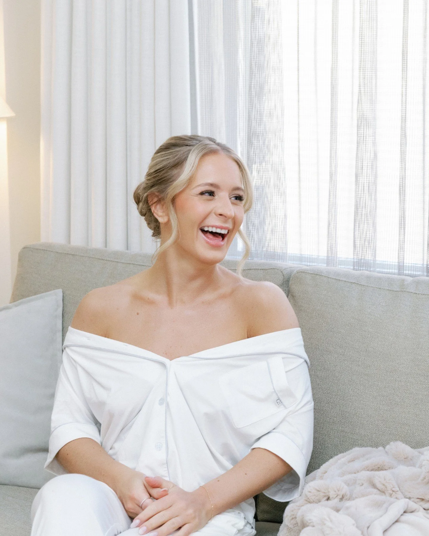 L&rsquo;s morning in the newly renovated Jeffrey Saunders Suite at the Lenox Hotel.

A calm start, surrounded by the people closest to her.

Unhurried. Thoughtful. Exactly as it should feel.

There&rsquo;s a certain kind of ease that comes from knowi