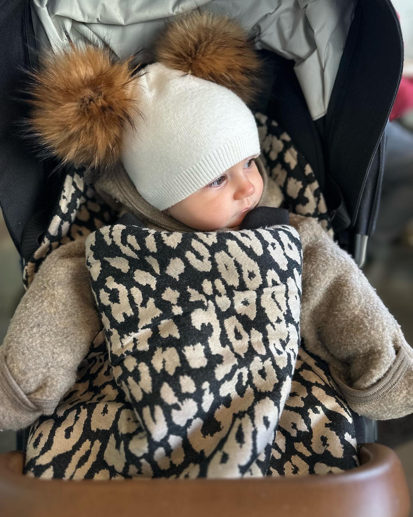 Minnesota winter doesn&rsquo;t stand a chance against Hanna🤭

Precious girl bundled up in our Wild Child Wool Infant Car Seat Cover🖤🤍🤎

#winterwool #yaelandyarn #woolcarseatcover #woolbaby #organicwoolclothing #minnesotawinters #woolbabygear #inf